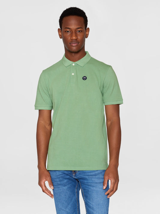 Polo en coton bio | vert "toke basic badge polo shale green"