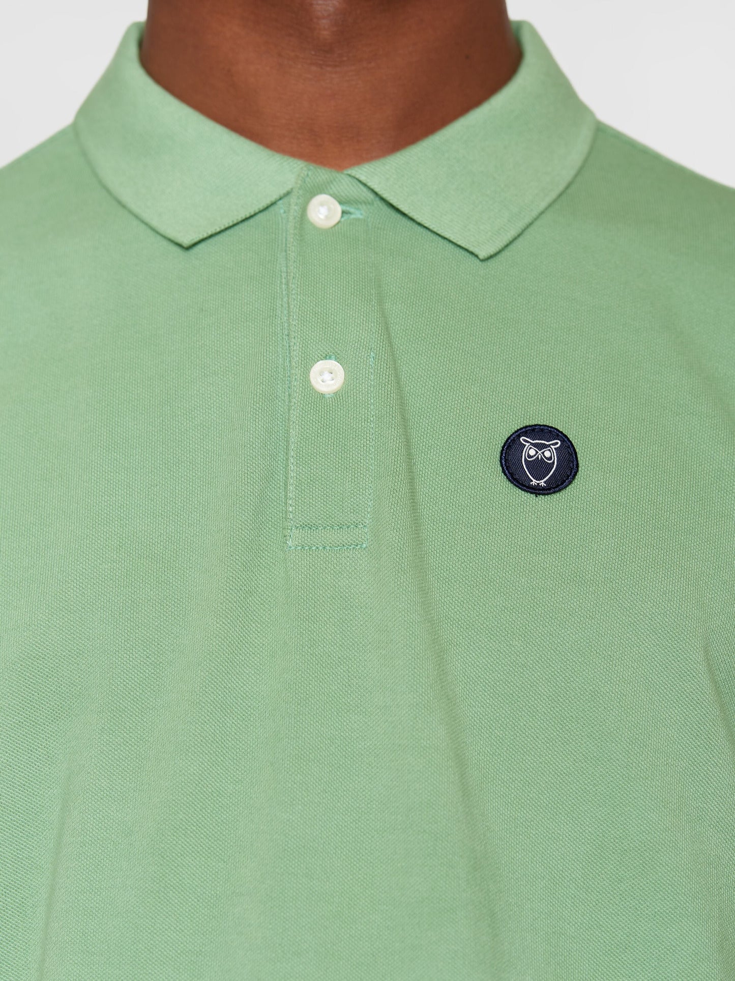 Polo en coton bio | vert "toke basic badge polo shale green"