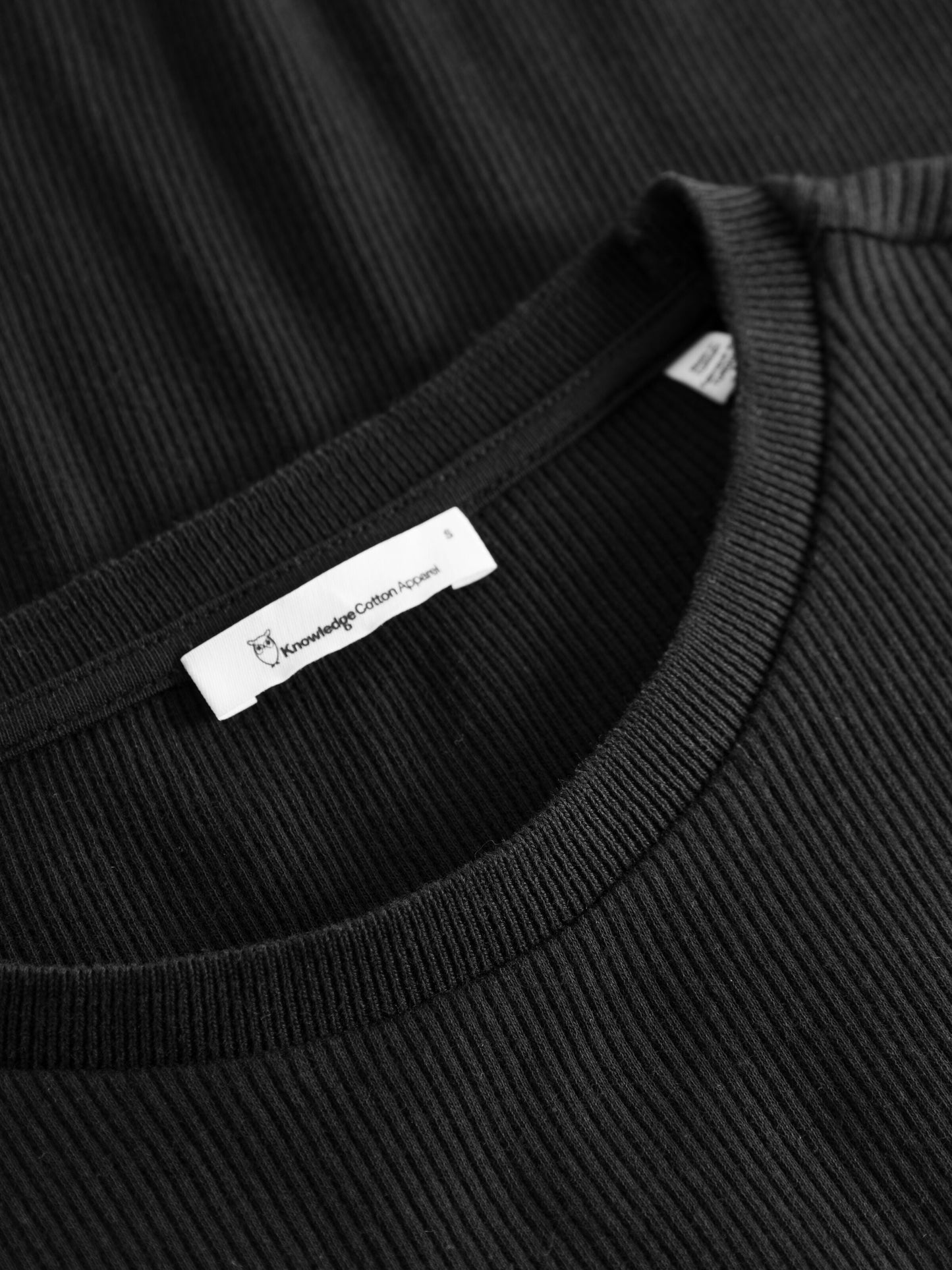 T-shirt manches longues en coton bio | noir "rib scoop neck long sleeved black jet"
