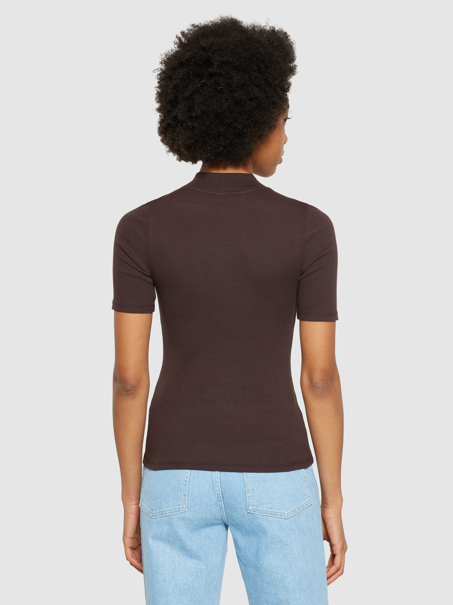 T-shirt côtelé en coton bio | marron "rib high neck short sleeved chocolate plum"