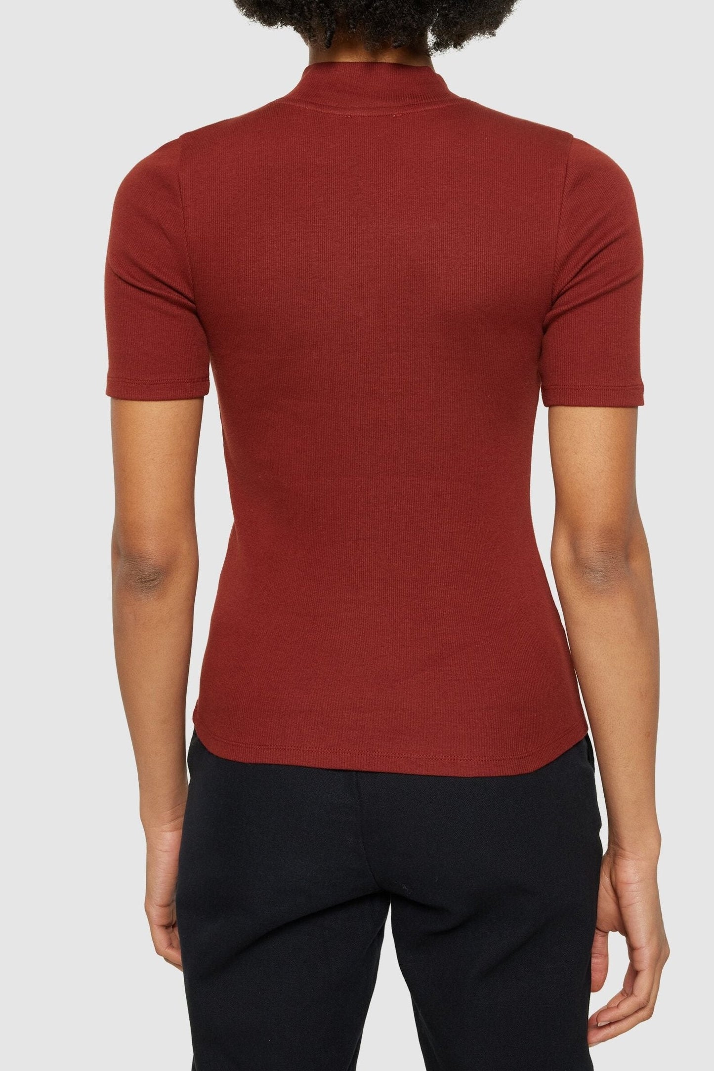 T-shirt côtelé en coton bio | rouge "rib high neck short sleeved fired brick"