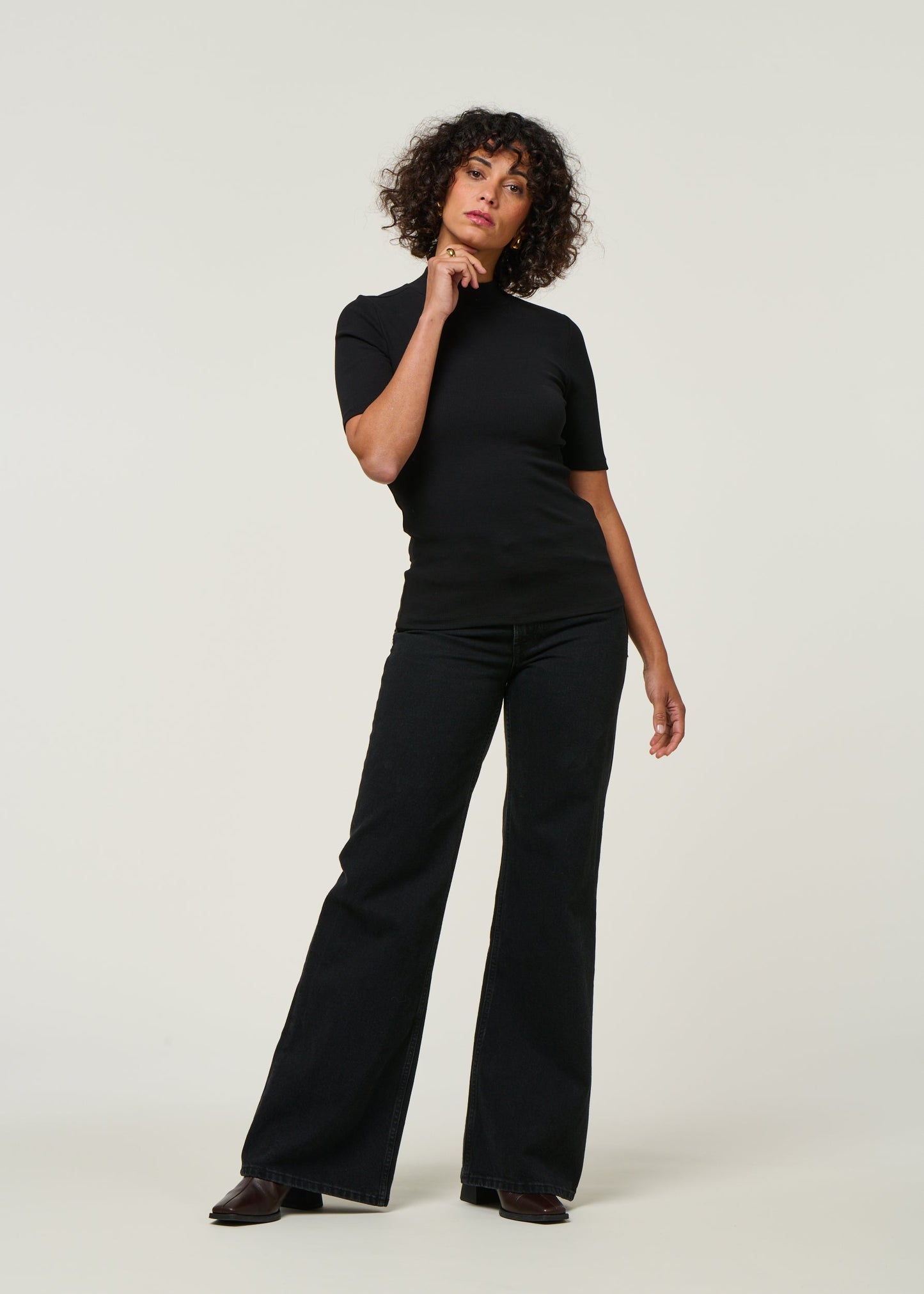 T-shirt côtelé en coton bio | Noir "rib high neck short sleeve black jet"