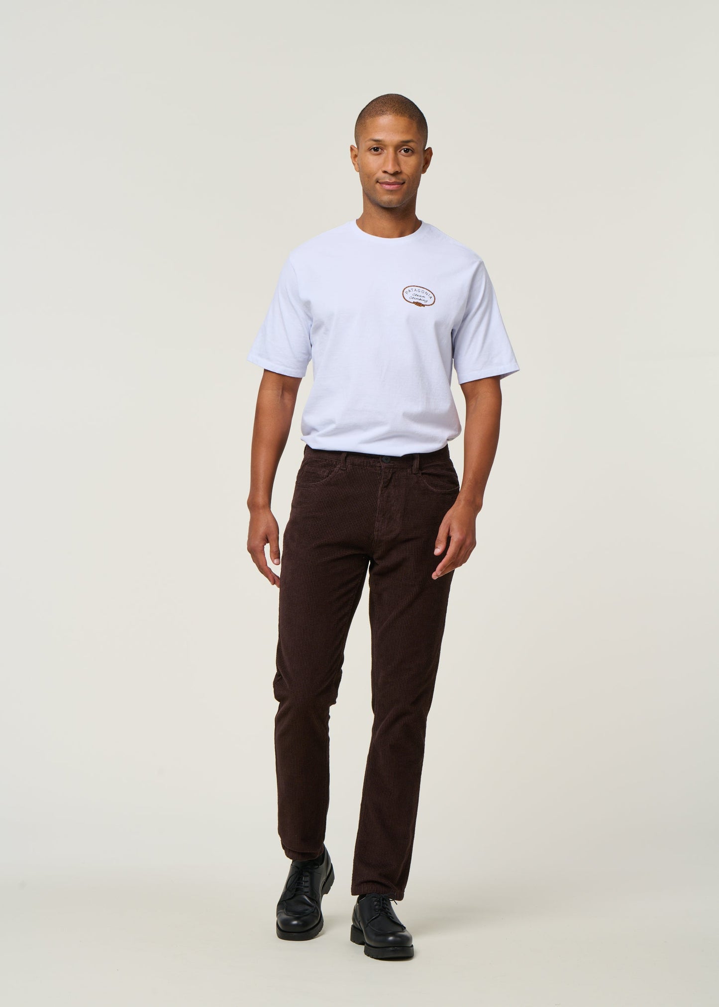 Pantalon droit velours en coton bio | marron "chuck 5-pocket corduroy - chocolate torte"