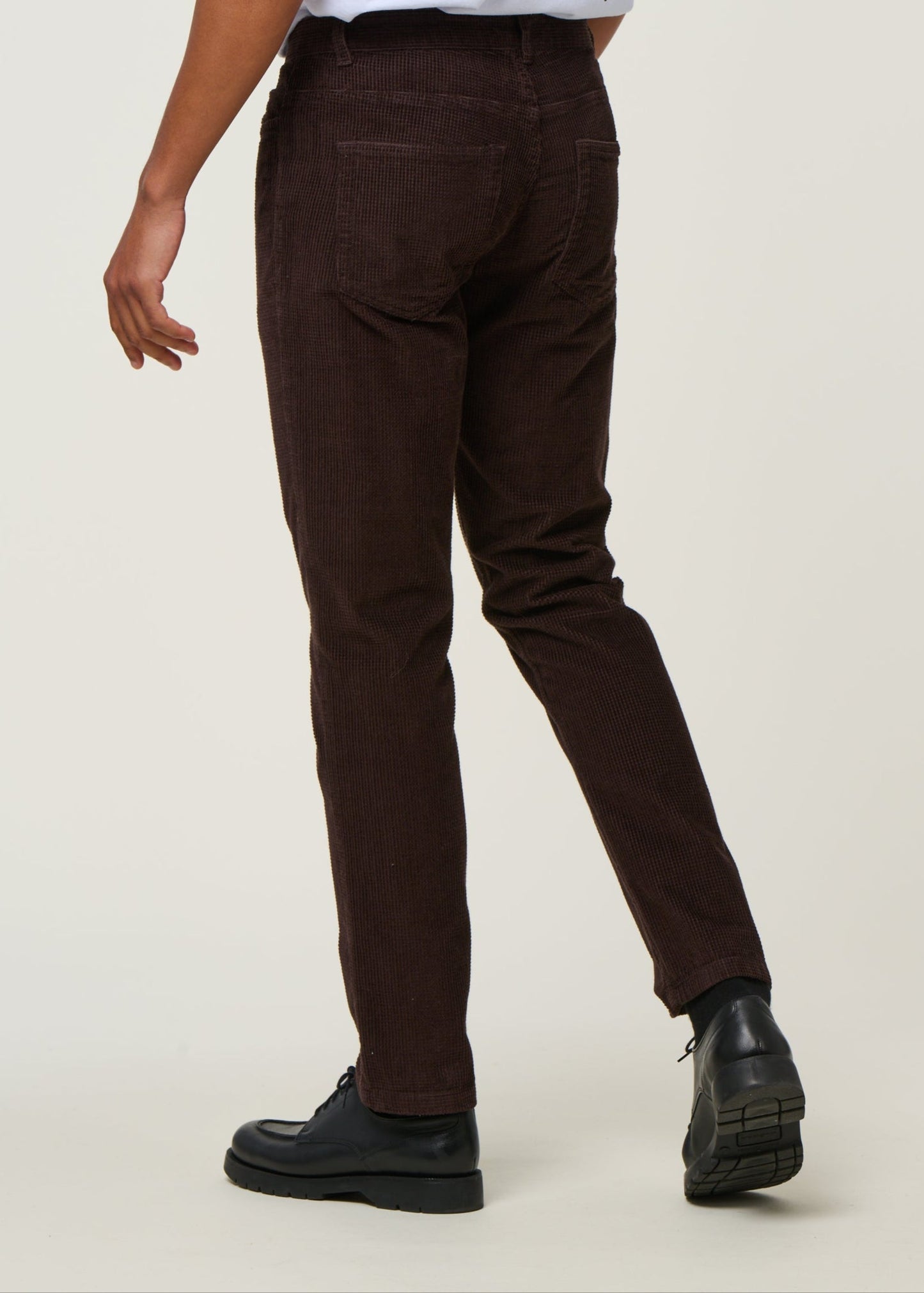 Pantalon droit velours en coton bio | marron "chuck 5-pocket corduroy - chocolate torte"