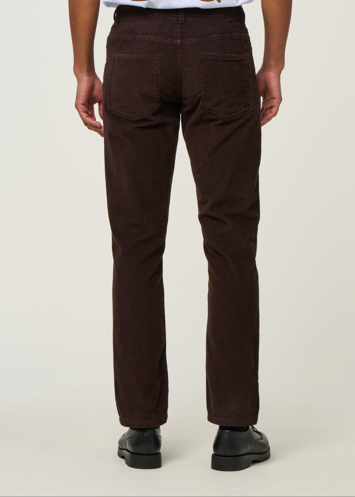 Pantalon droit velours en coton bio | marron "chuck 5-pocket corduroy - chocolate torte"