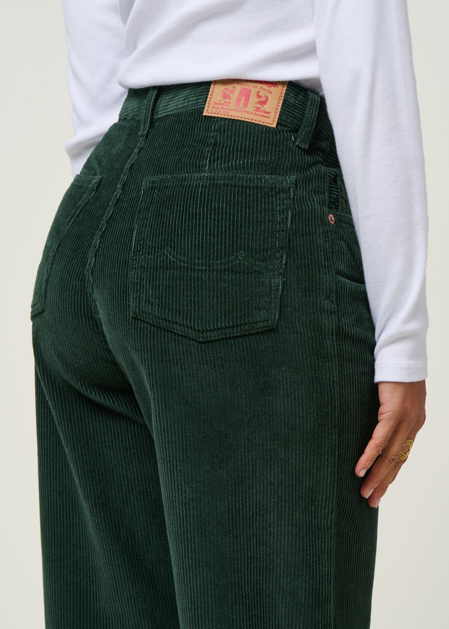 Pantalon ballon velours en coton bio | vert "leila cord - dark green cord"