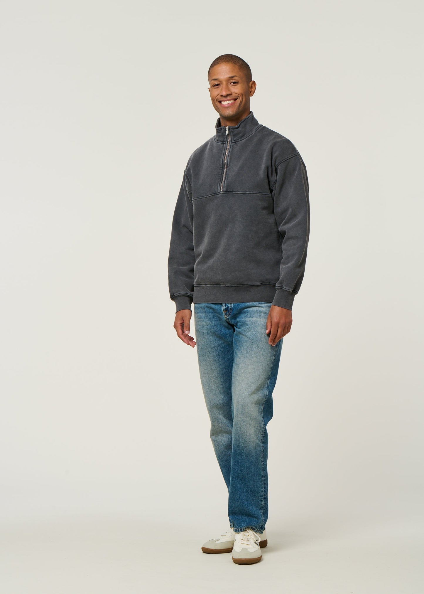 Sweat camionneur col zippé en coton bio | noir "Faded Black"