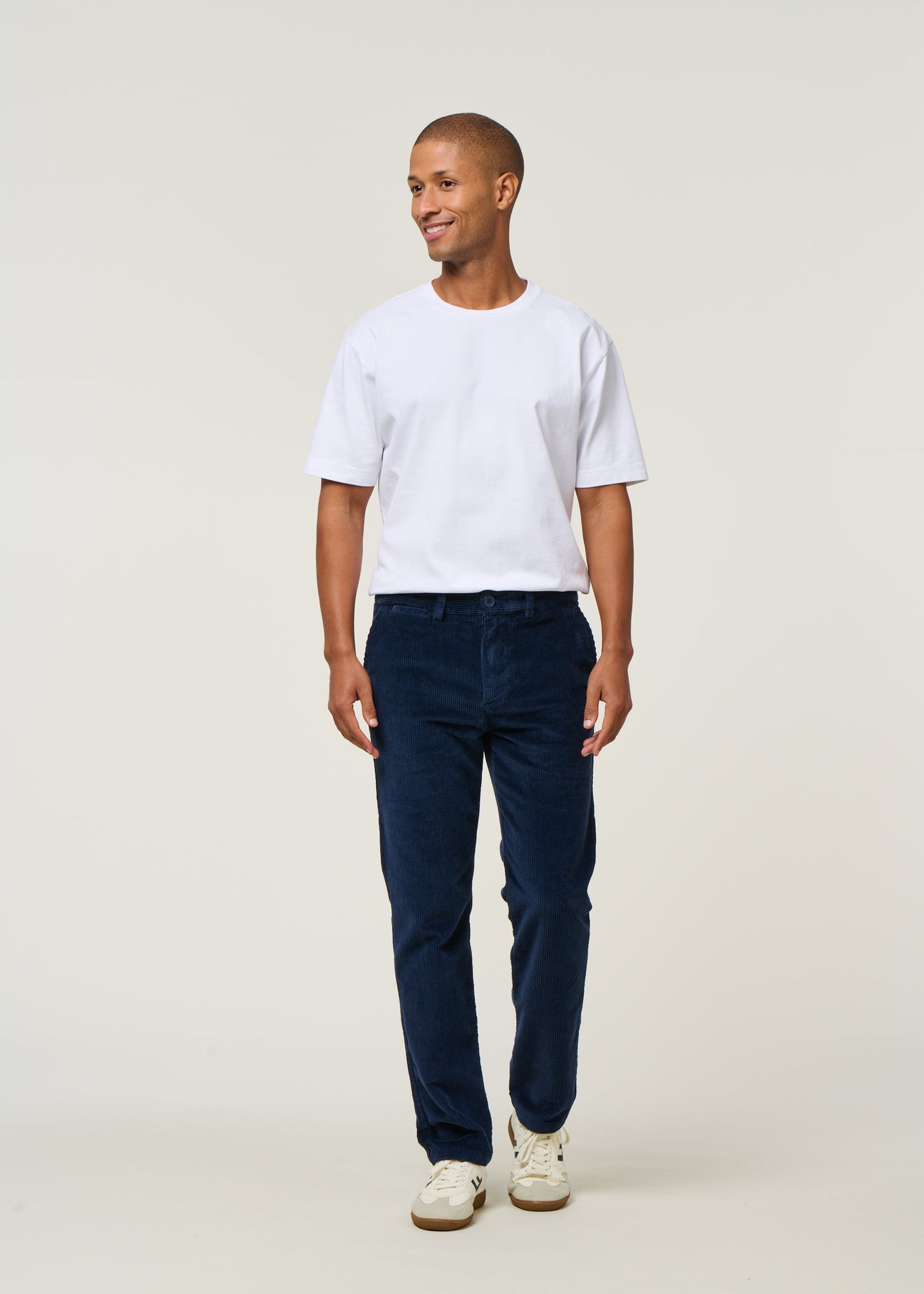 Chino droit en velours côtelé | bleu "chuck corduroy pants - night sky"