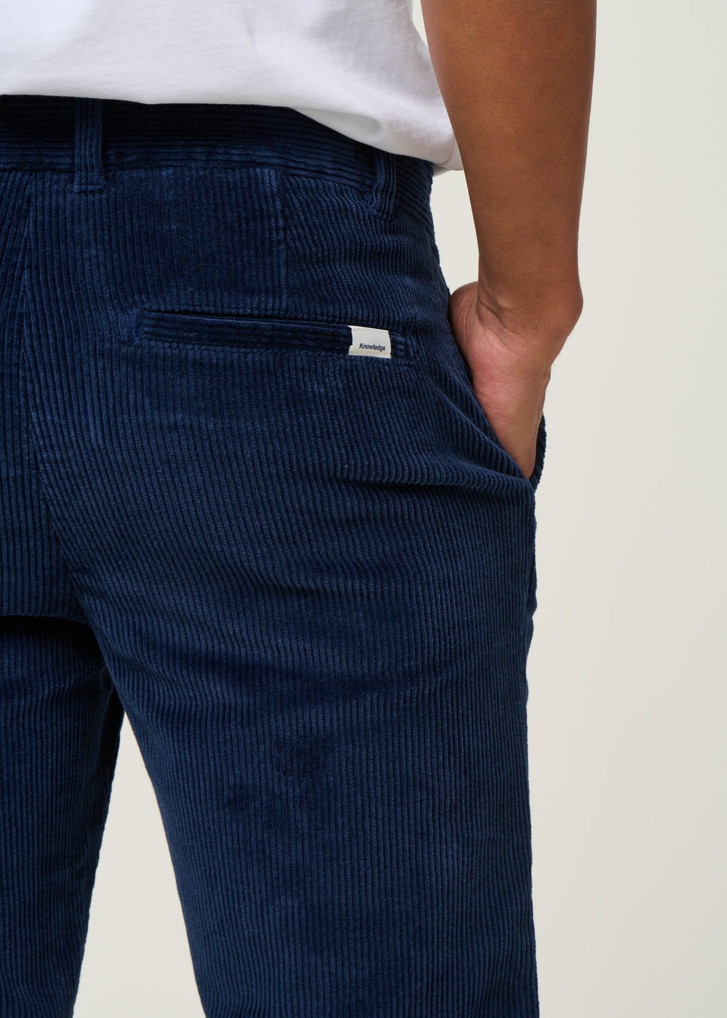 Chino droit en velours côtelé | bleu "chuck corduroy pants - night sky"