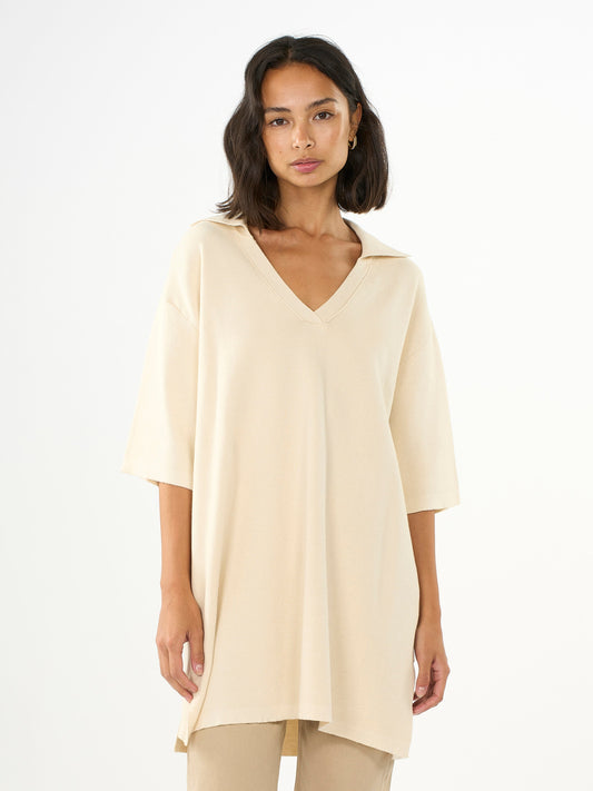 Polo long beige en maille de coton bio - loose polo cotton knit buttercream