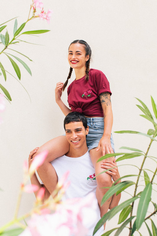 T-shirt brodé bordeaux en coton bio - Bougainvillier