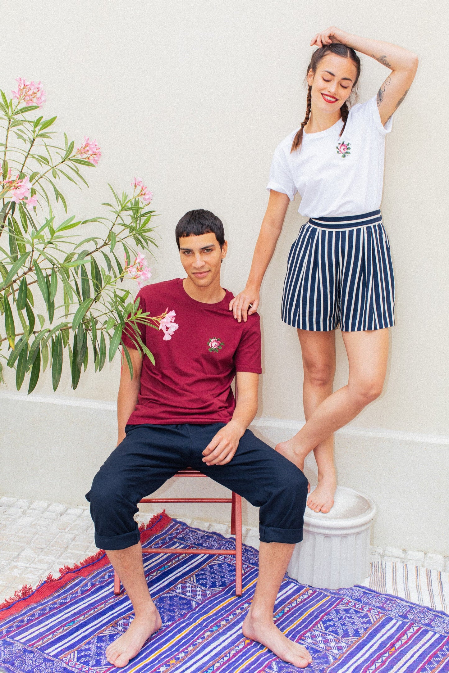 T-shirt brodé bordeaux en coton bio - Rose