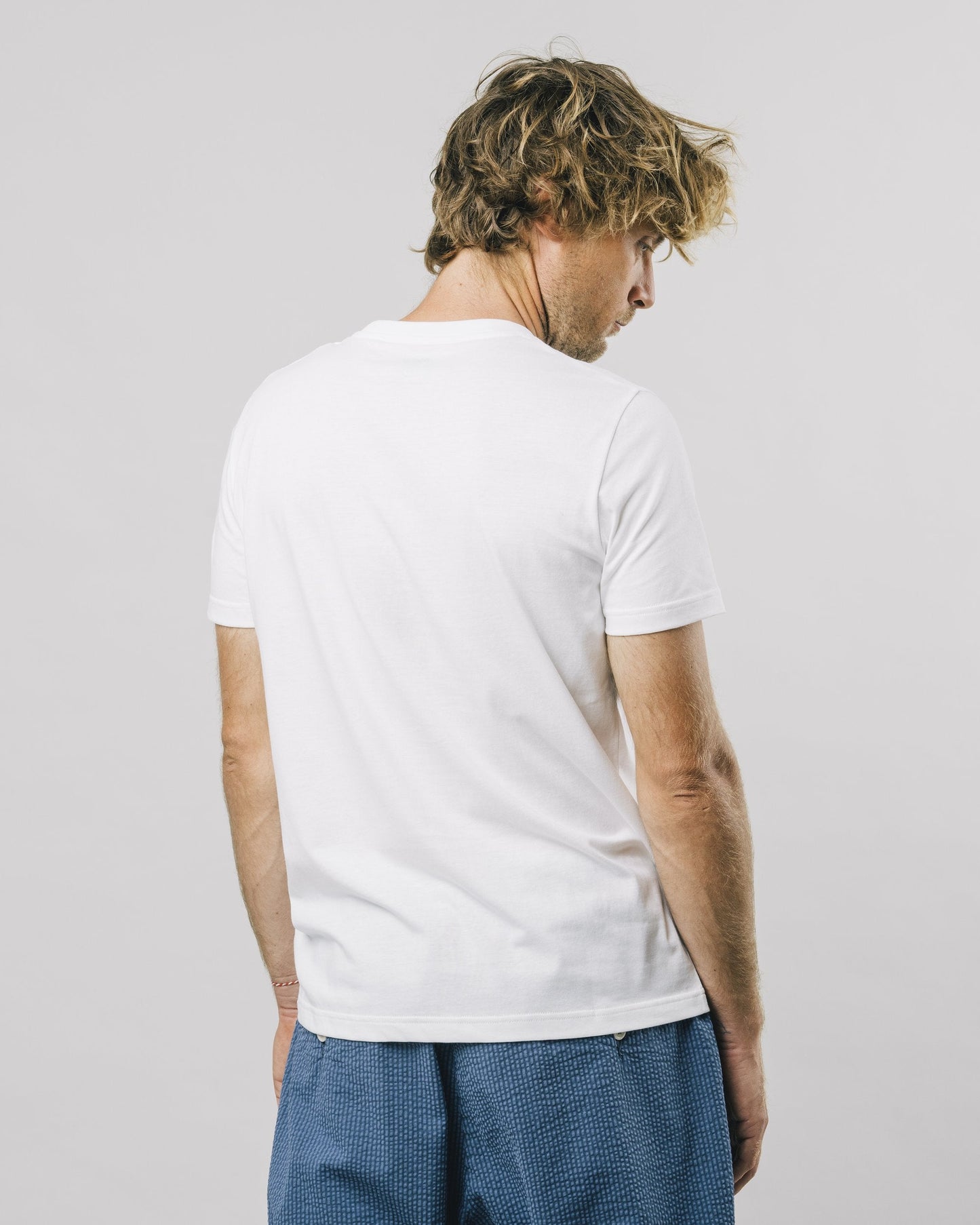 T-shirt blanc en coton bio avec imprimé - airmail