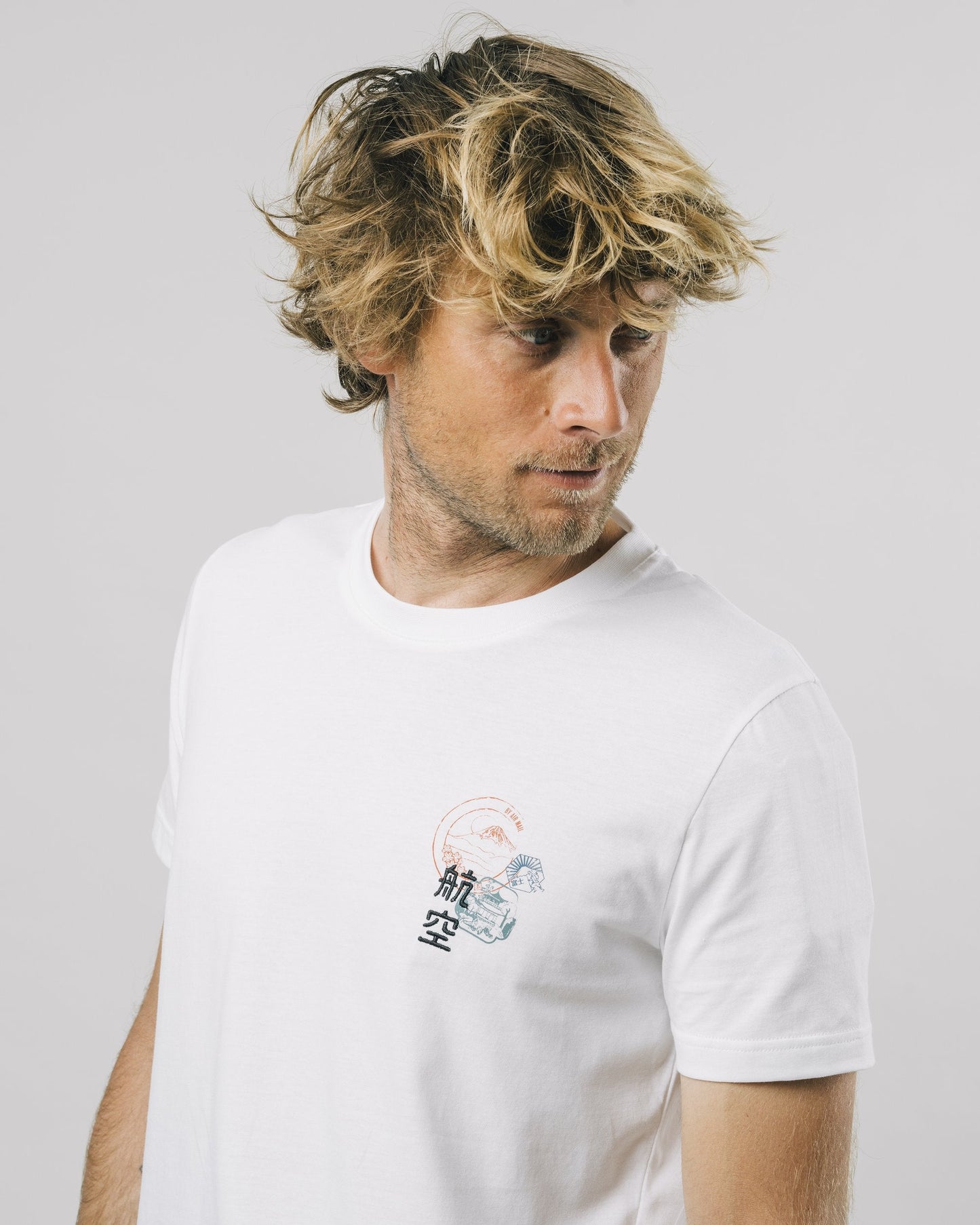 T-shirt blanc en coton bio avec imprimé - airmail