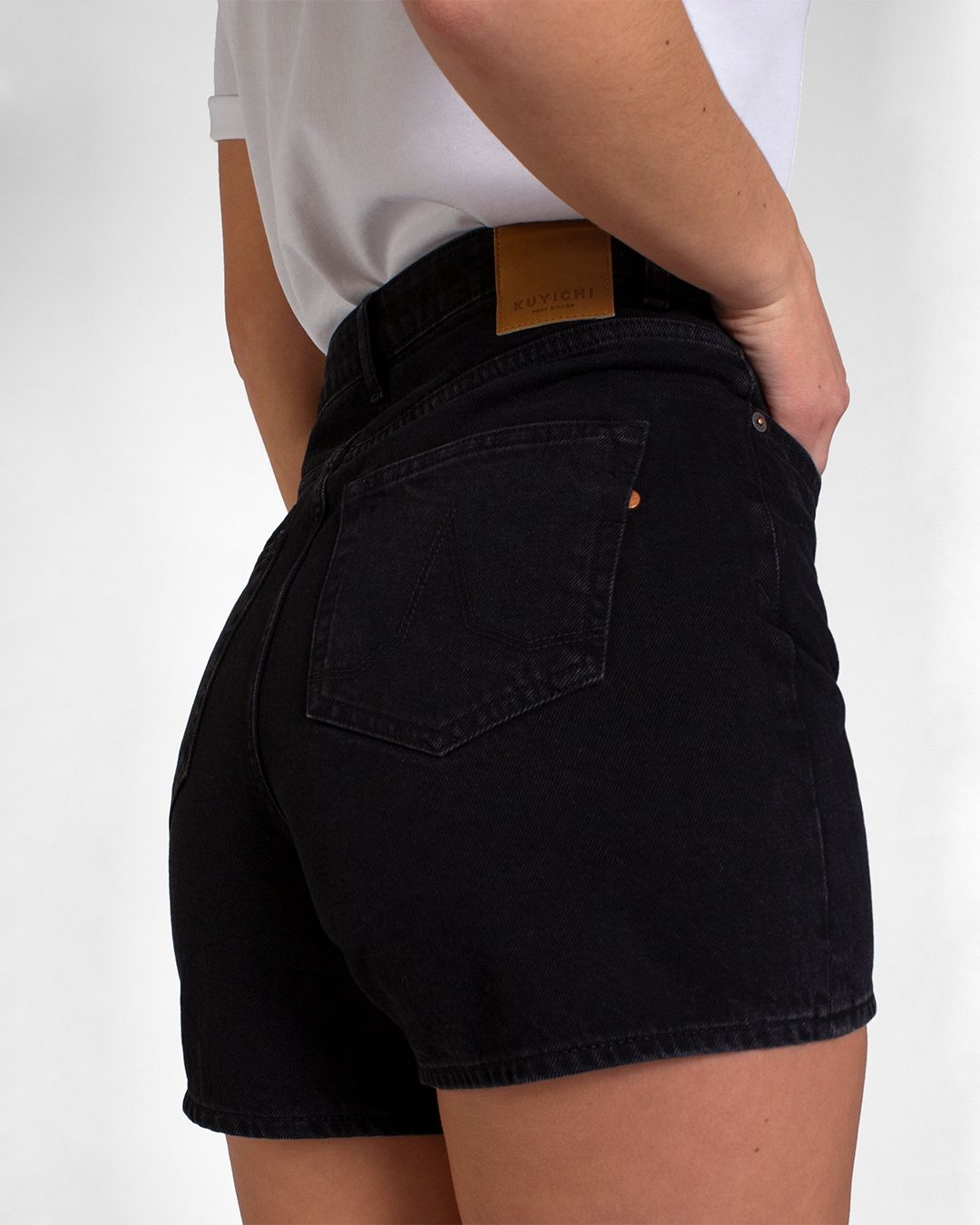 Short en jean noir en coton bio - demi short washed black