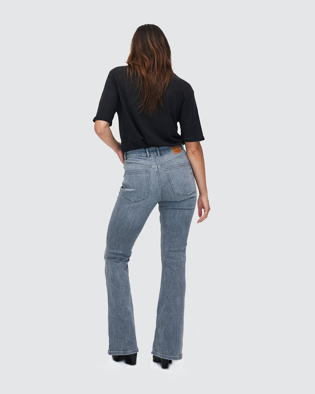 Jean flare en coton bio | gris clair "Lisette Flare Light Grey"