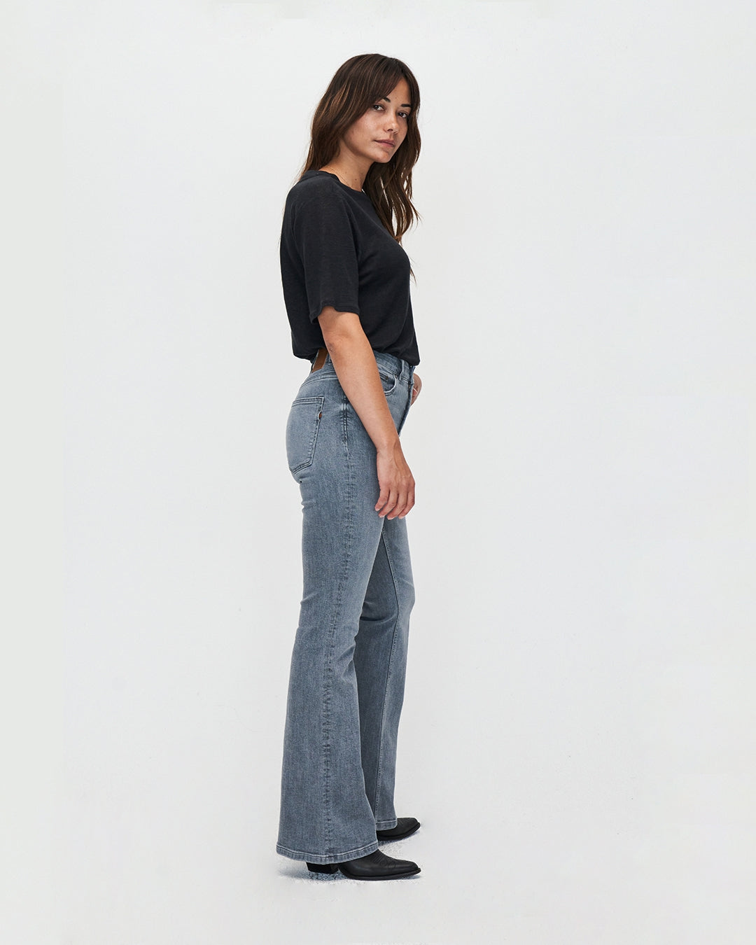 Jean flare en coton bio | gris clair "Lisette Flare Light Grey"