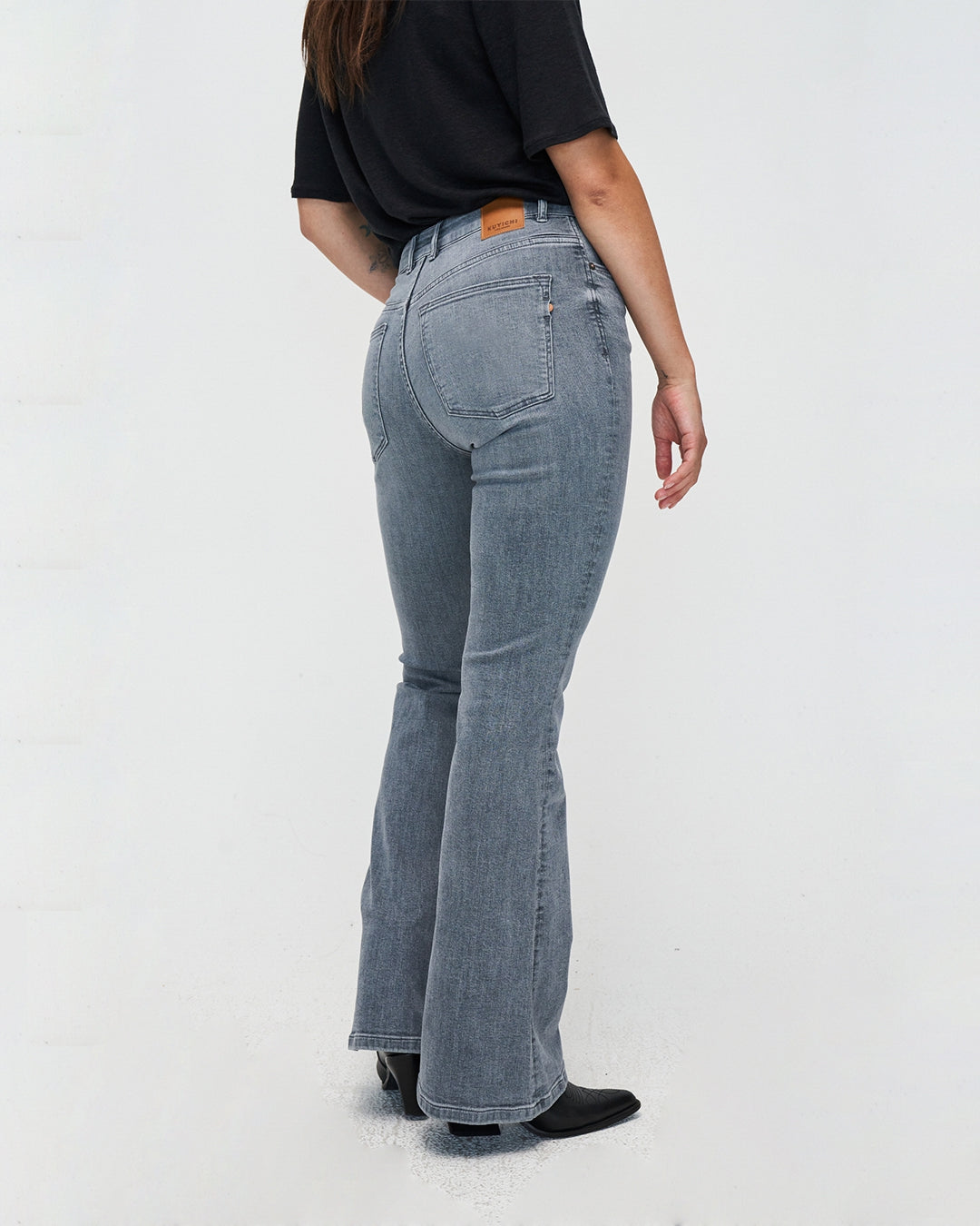 Jean flare en coton bio | gris clair "Lisette Flare Light Grey"