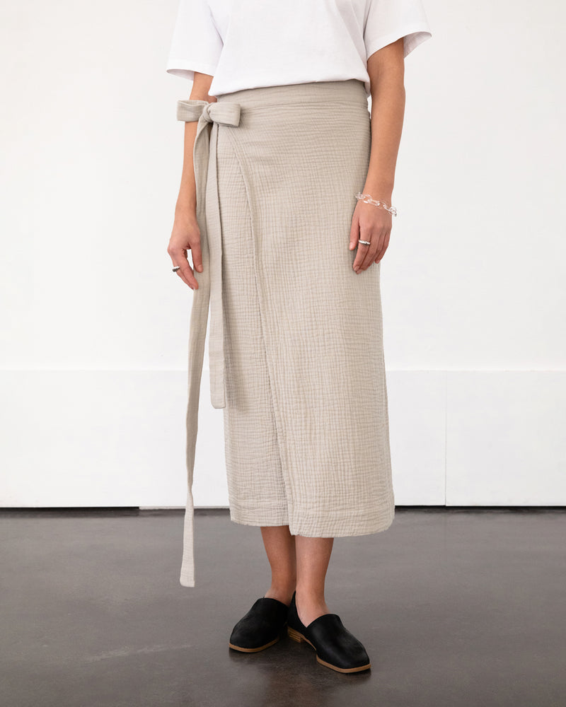 Jupe portefeuille en gaze de coton bio | écru "Wrap skirt - washed sand"
