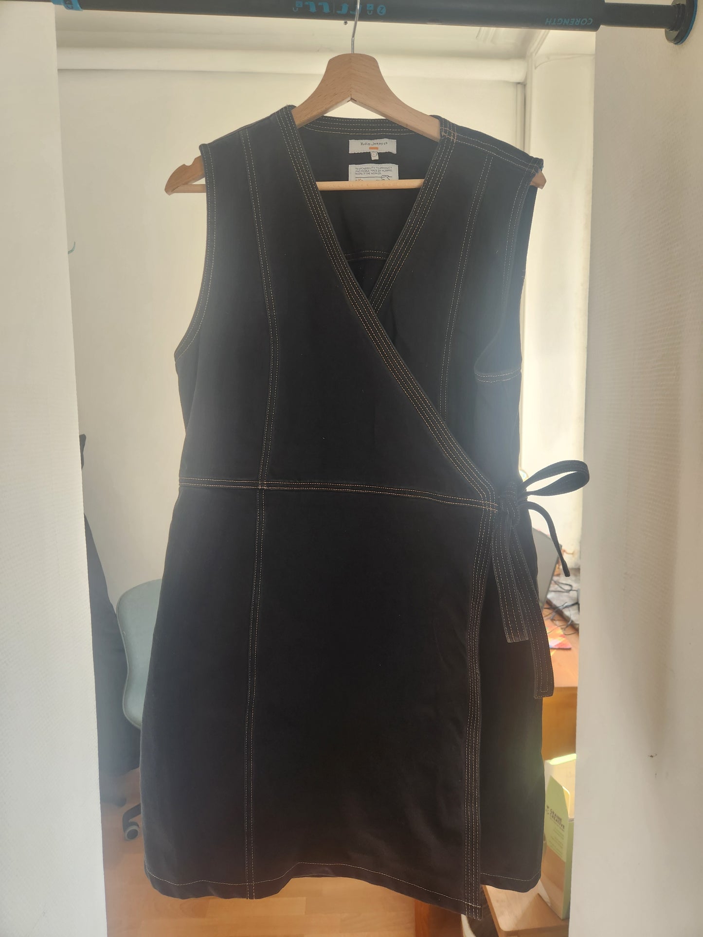 Robe portefeuille jean en coton bio | noir 'wiveka wrap denim dress black'