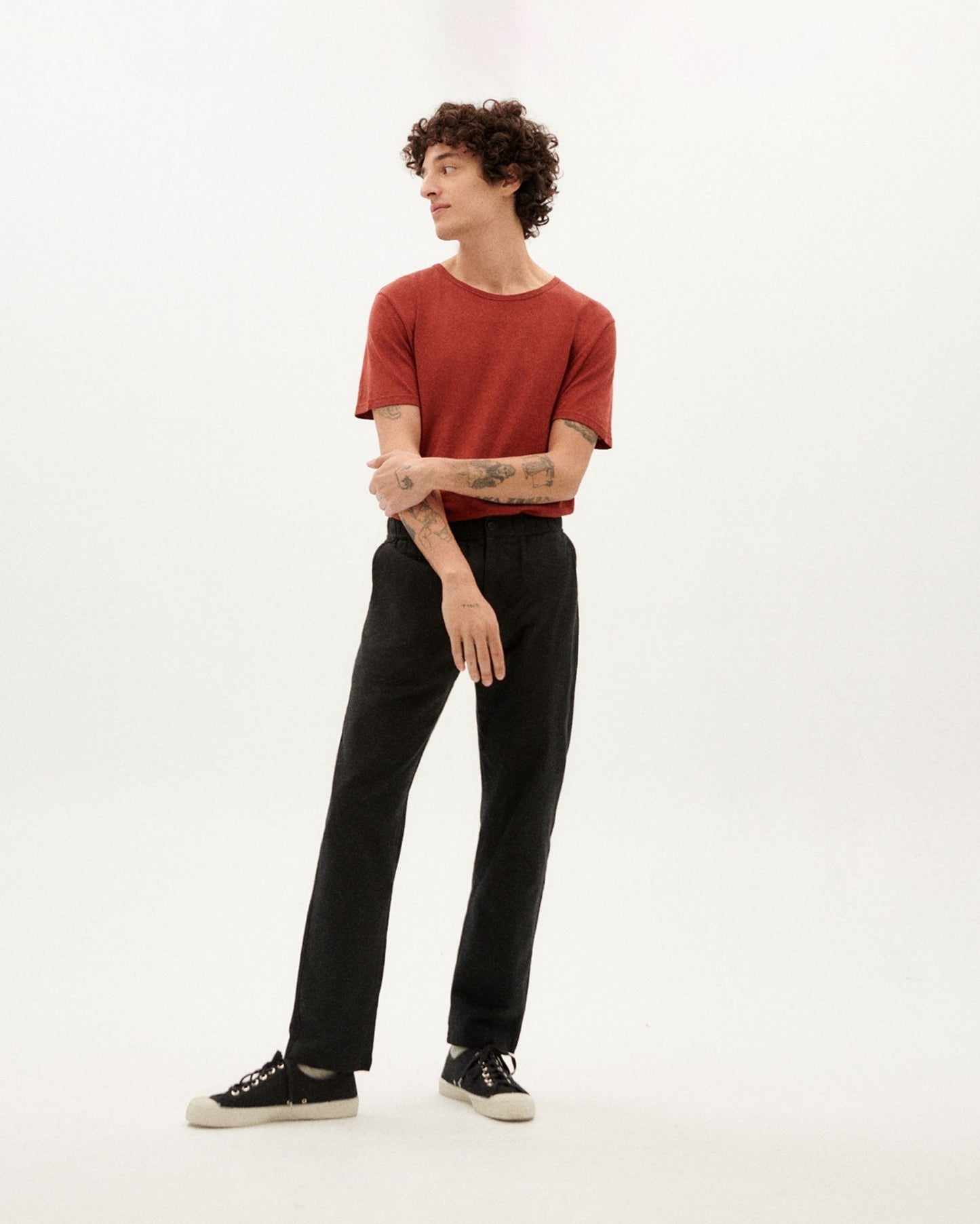 Pantalon droit en coton bio | Noir "black light travel pants"