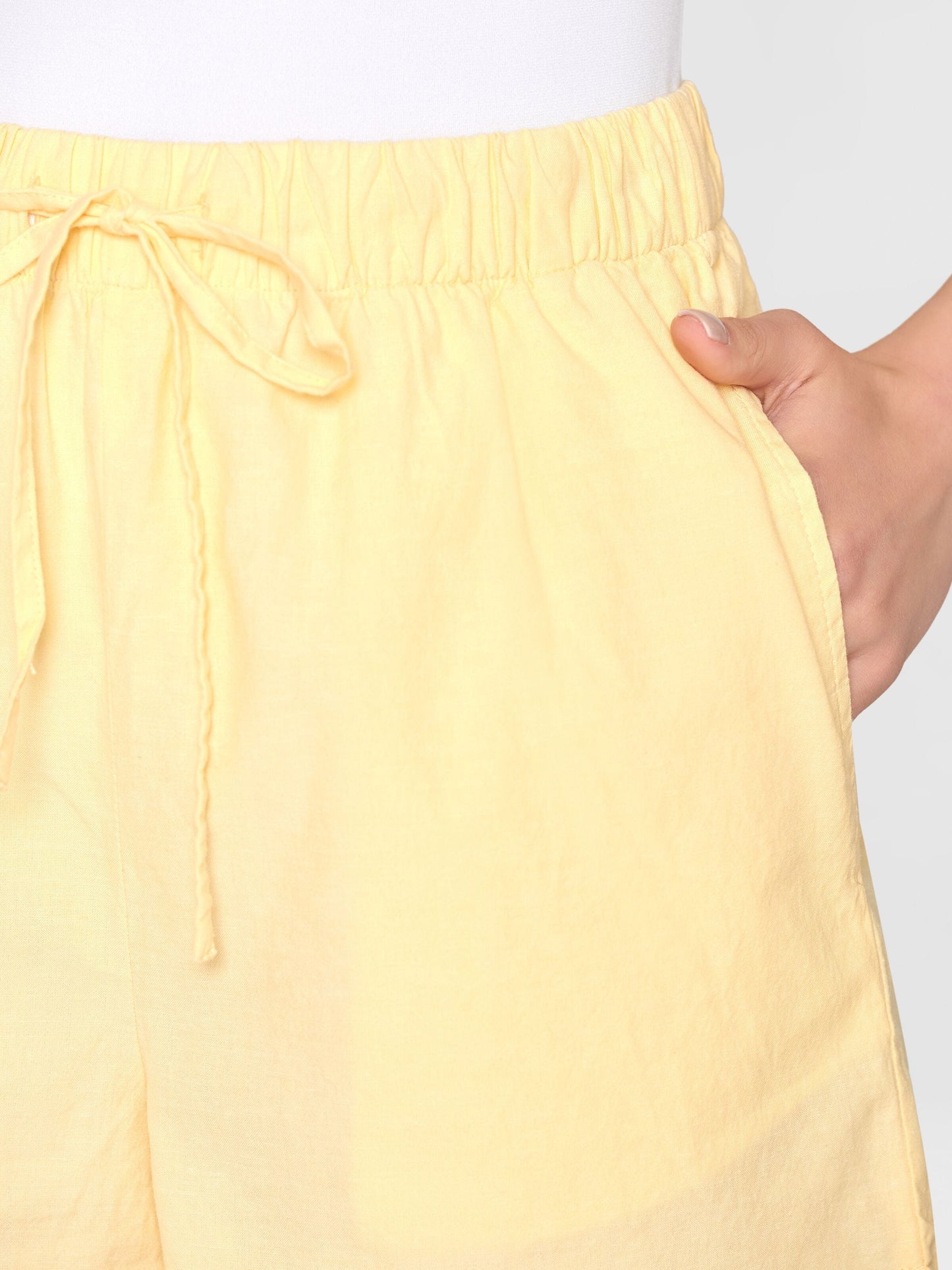 Short ample en coton bio | Jaune "posey wide waist shorts impala"