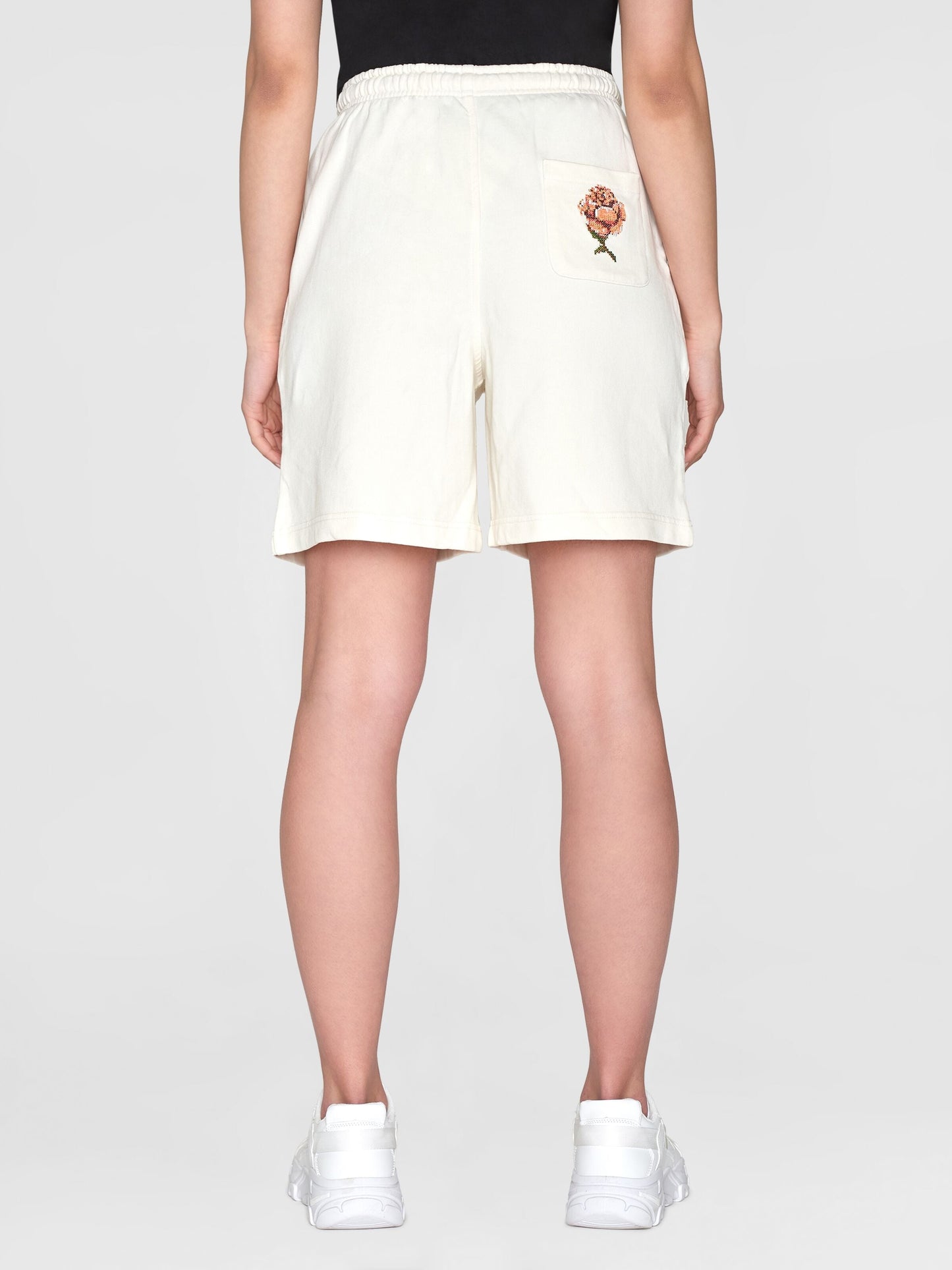 Short en coton bio | Blanc à motif brodé "loose fit sweat shorts egret"
