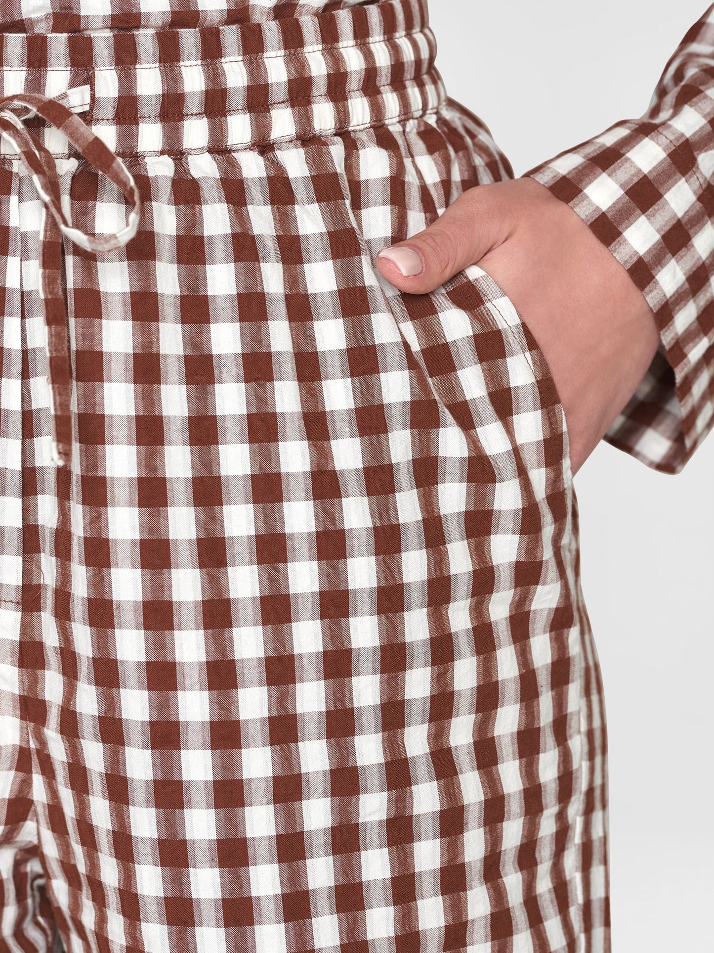 Pantalon ample en coton bio | Carreaux marron "chloe barrel seersucker brown check"
