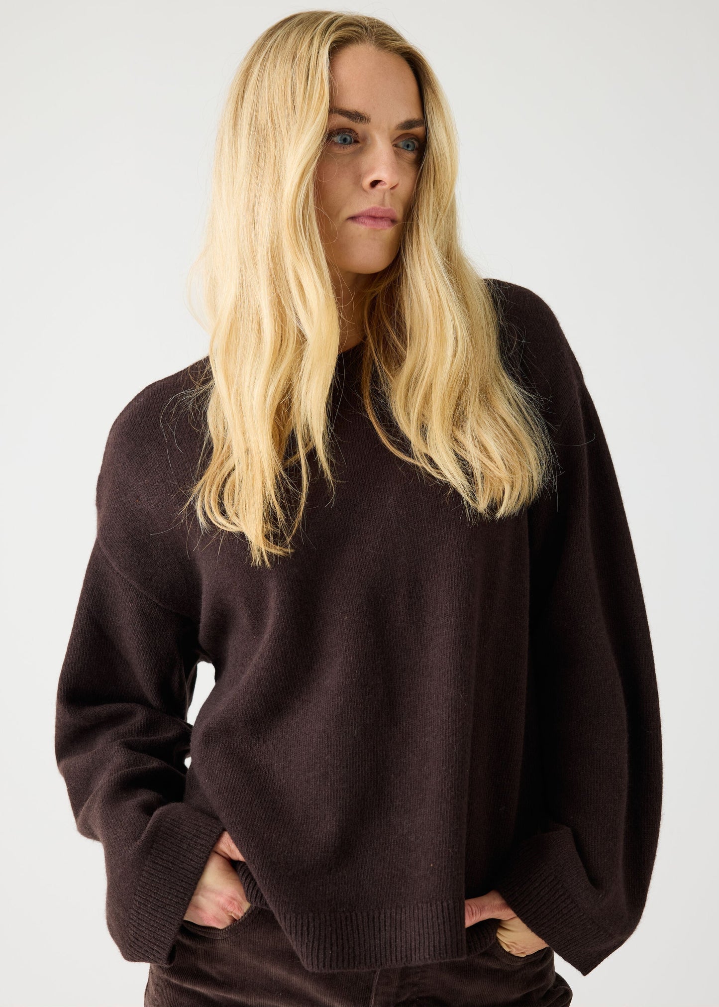 Pull ample marron en laine bio | marron 'lambswool crew neck knit - chocolate torte'