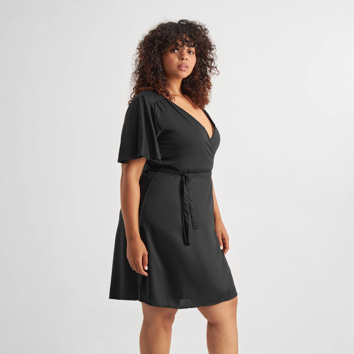 Robe portefeuille en tencel | Noir "wrap dress kungshamn black"