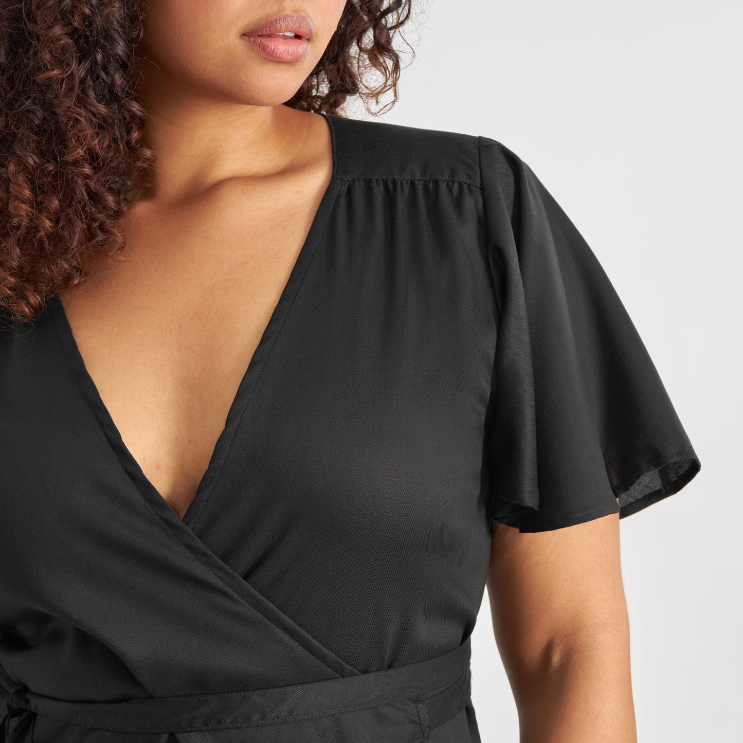 Robe portefeuille en tencel | Noir "wrap dress kungshamn black"