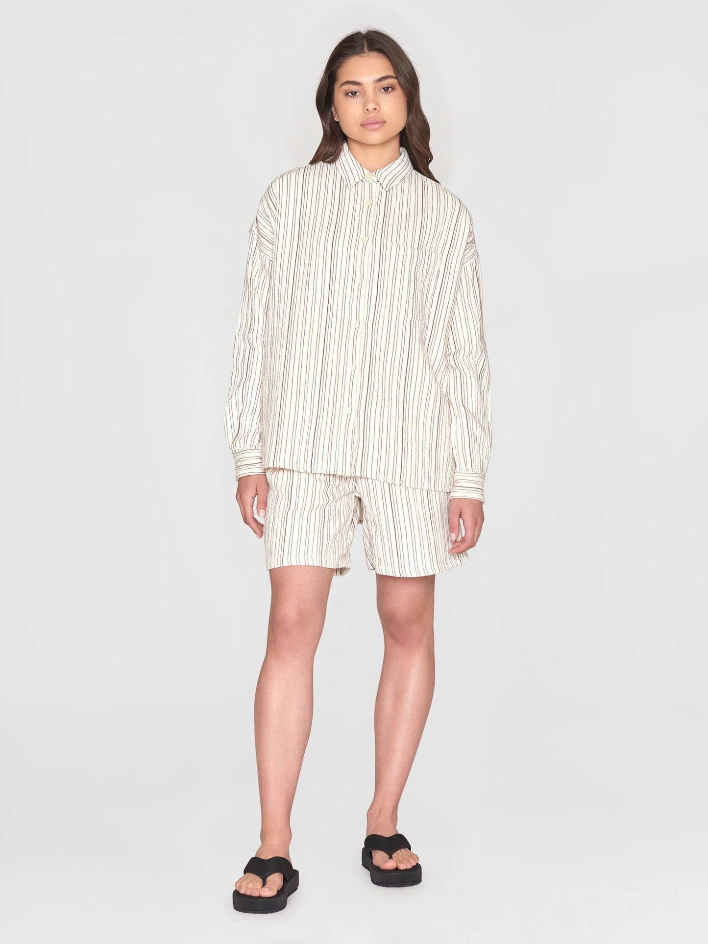 Chemise en coton bio | Rayé marron "wrinkle stripe loose a-shape brown stripe"