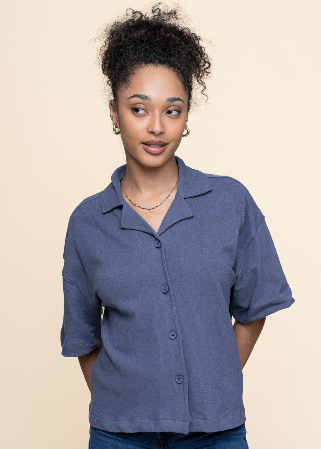 Chemise éponge en coton biologique | bleu "bouclé short sleeved shirt  vintage indigo"