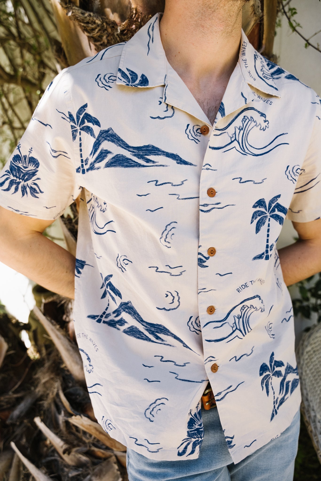 Chemise manches courtes en coton bio | Écru à motifs "arvid waves hawaii shirt ecru"