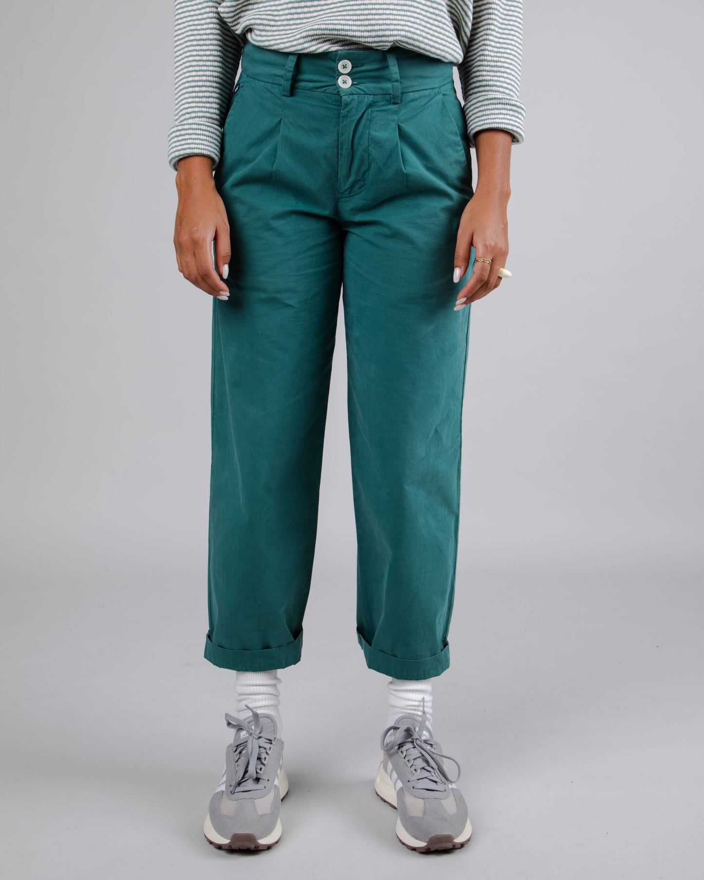 Chino vert bouteille en coton bio - kale pleated chino green