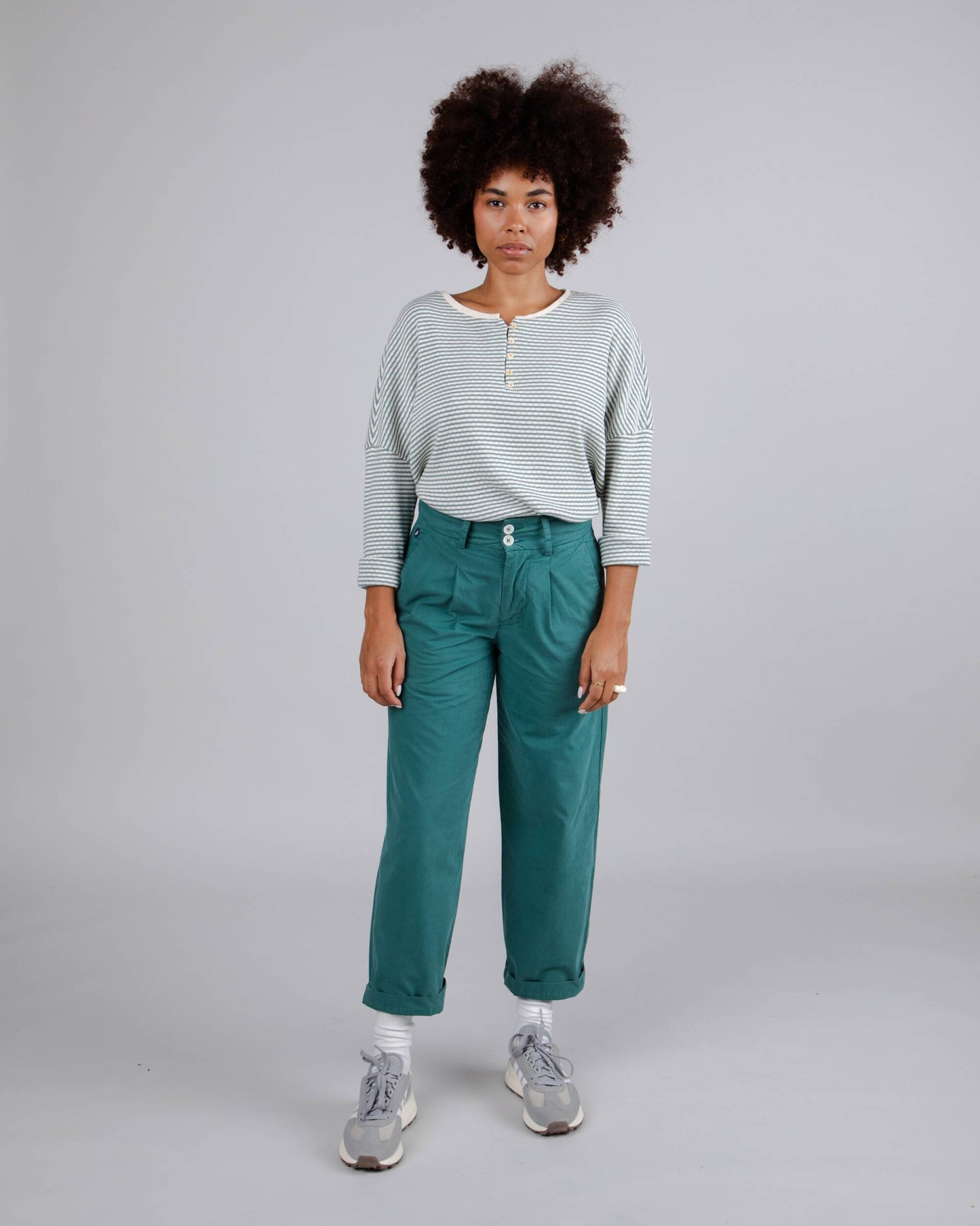 Chino vert bouteille en coton bio - kale pleated chino green