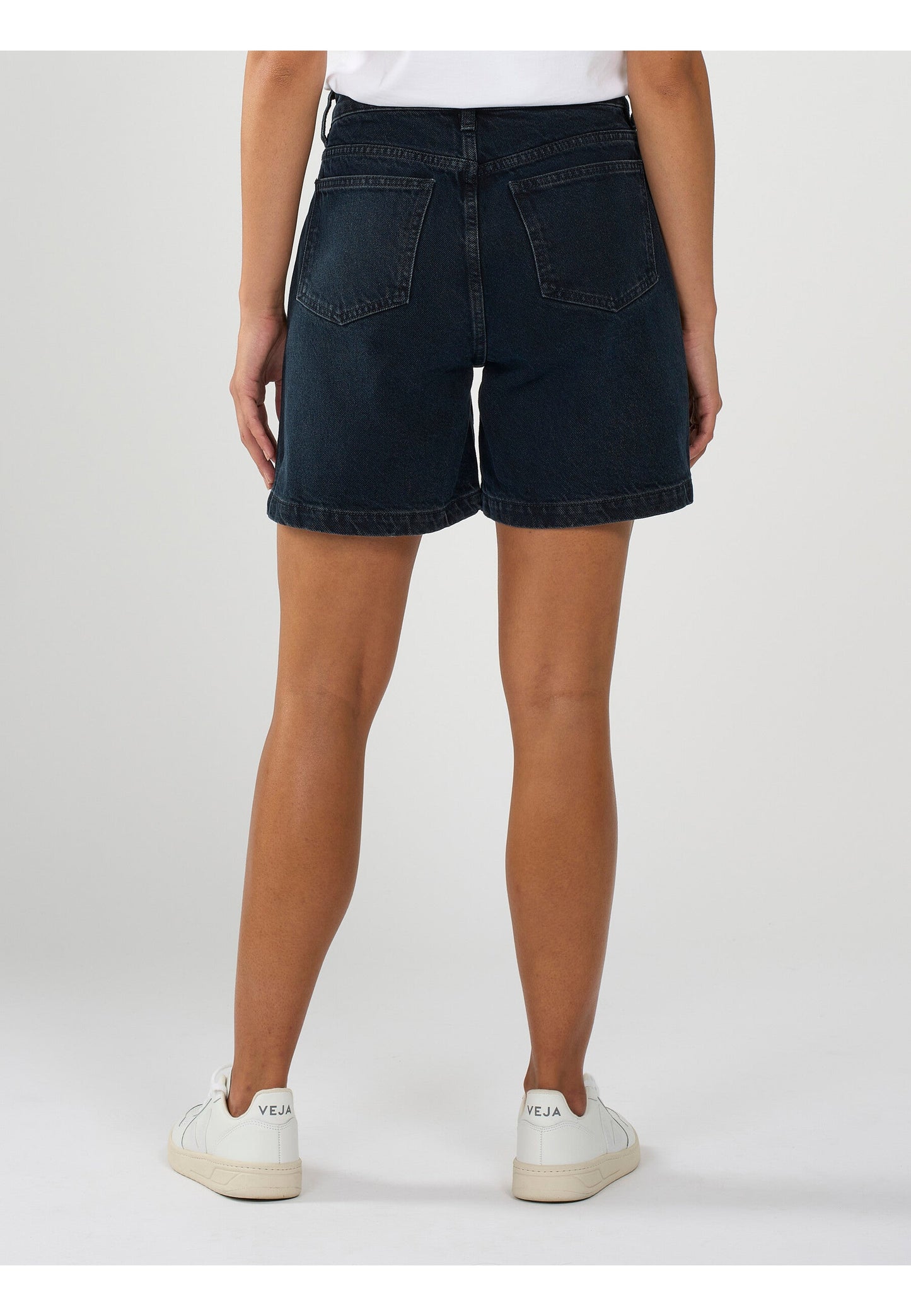Short en coton recyclé | Noir "reborn™ gale straight mid-rise overdyed black"