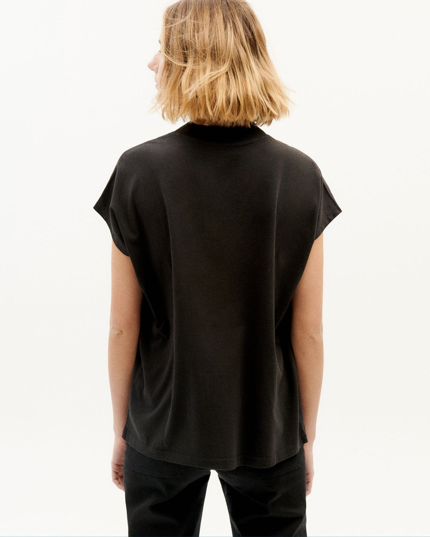 T-shirt brodé en coton bio | Noir "here comes the sun black t-shirt"