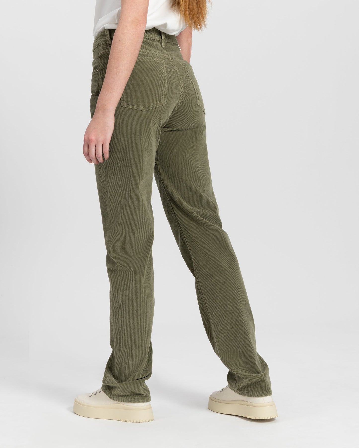 Pantalon en velours côtelé en coton bio | Vert "rosa straight corduroy army green"