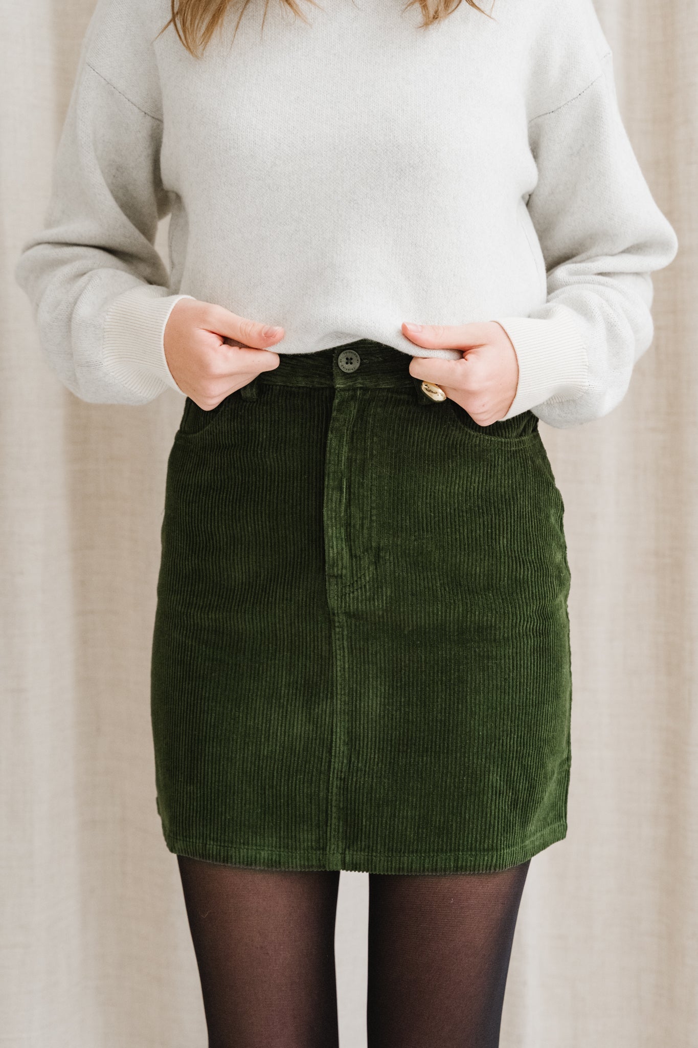 Jupe courte velours en coton bio | Vert foncé "bottle green corduroy marsha skirt"