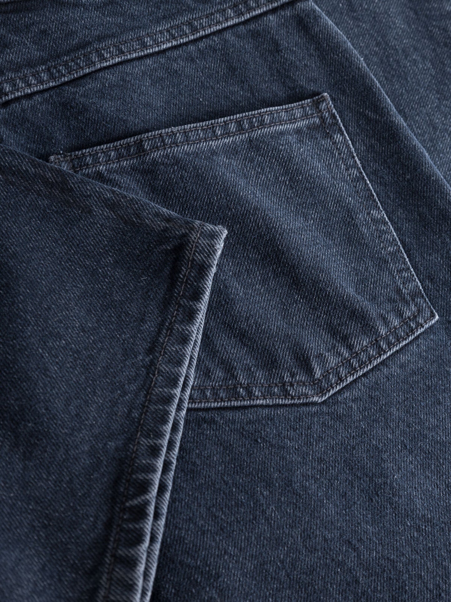 Jean ample noir délavé en coton recyclé - gale straight mid-rise overdyed black