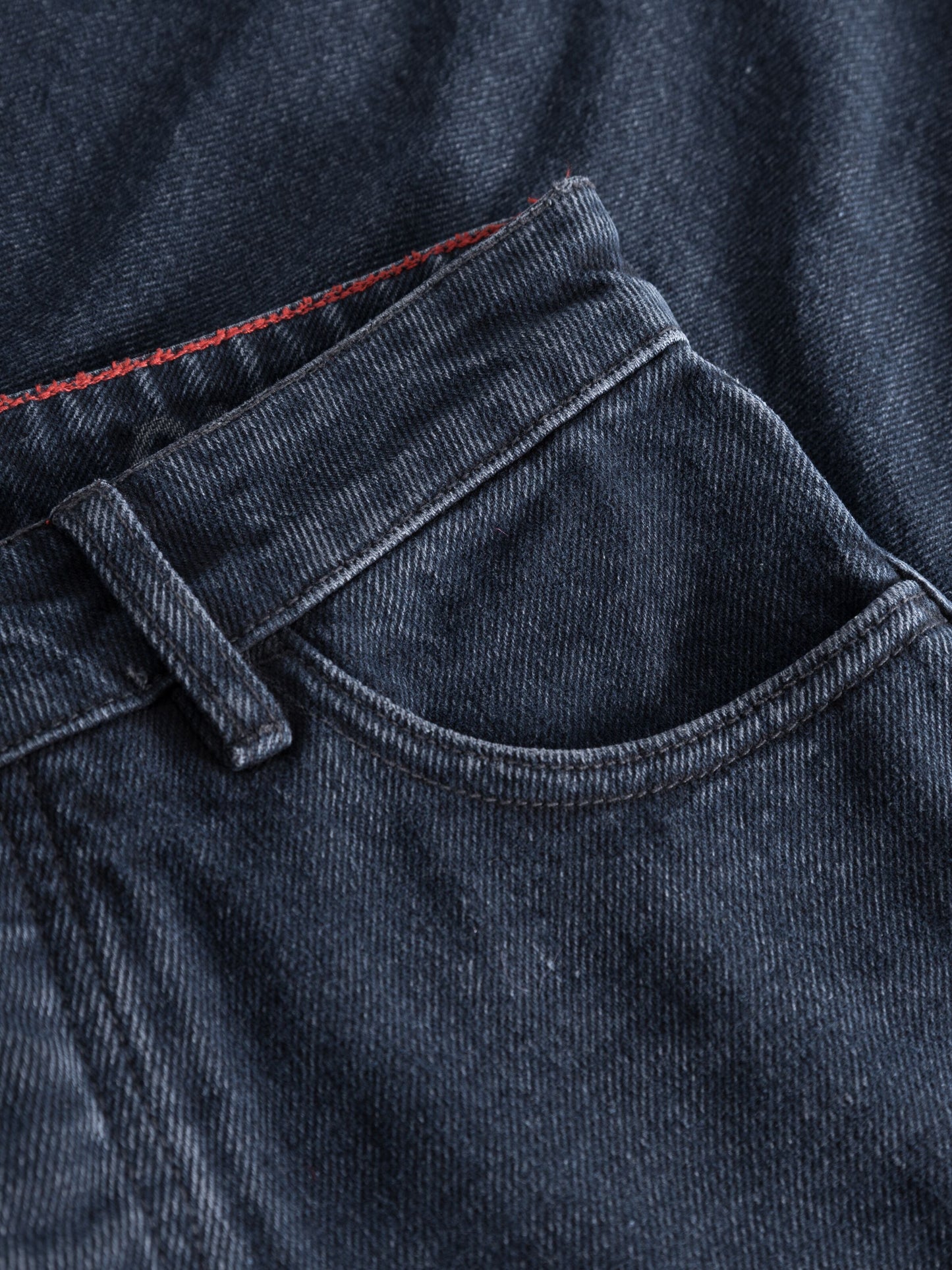 Jean ample noir délavé en coton recyclé - gale straight mid-rise overdyed black