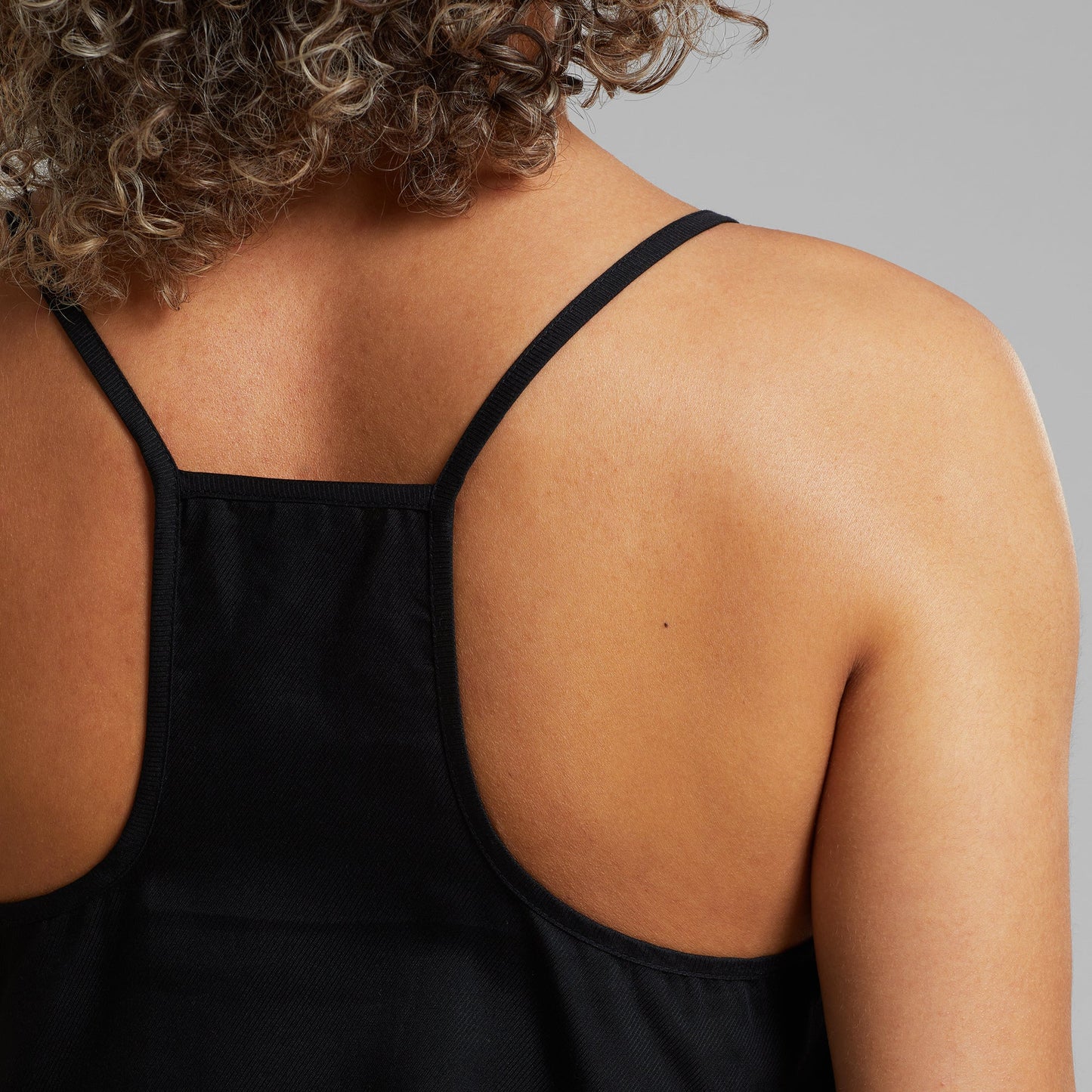 Robe courte à bretelles en tencel | noir "strap dress kulla black"