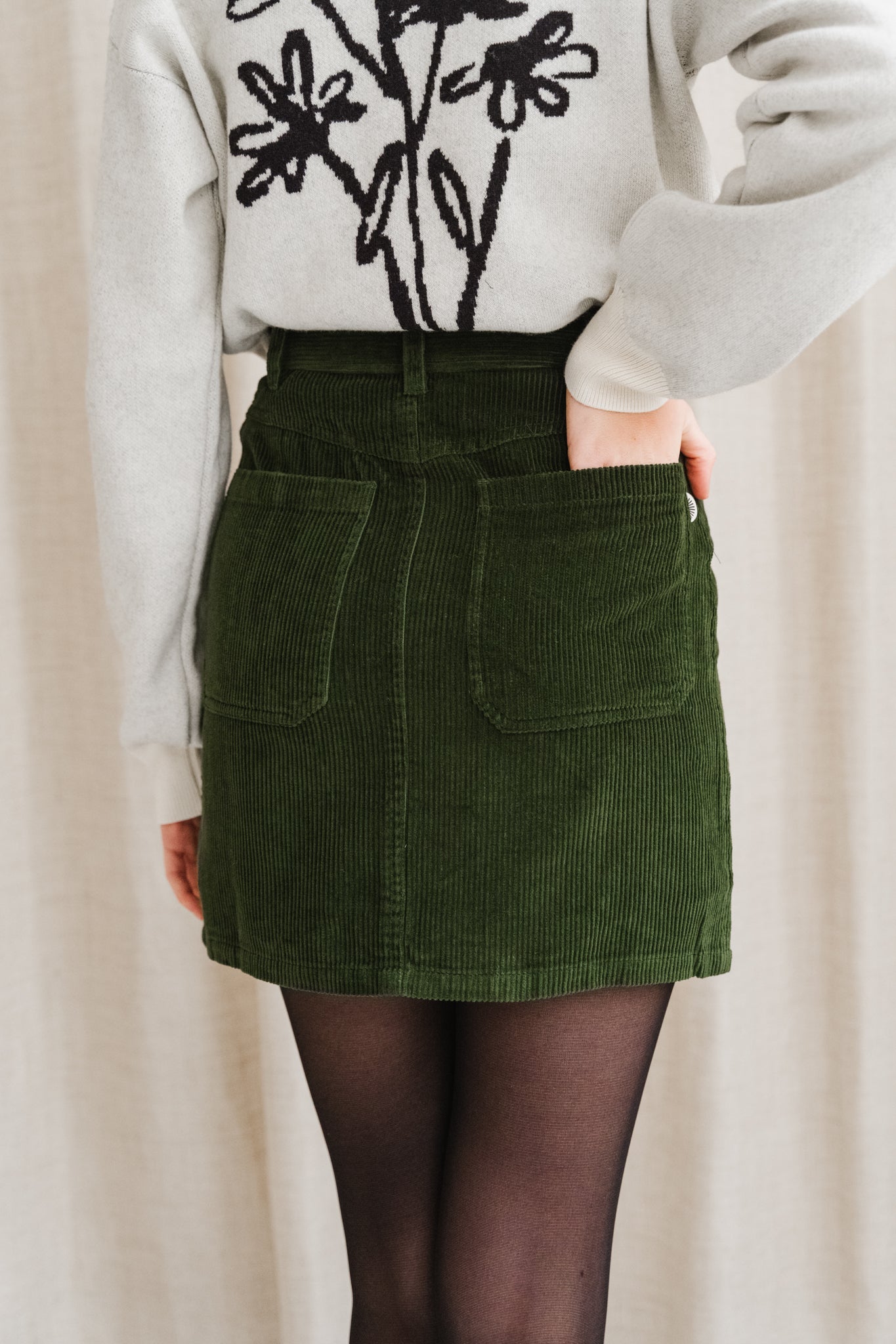 Jupe courte velours en coton bio | Vert foncé "bottle green corduroy marsha skirt"