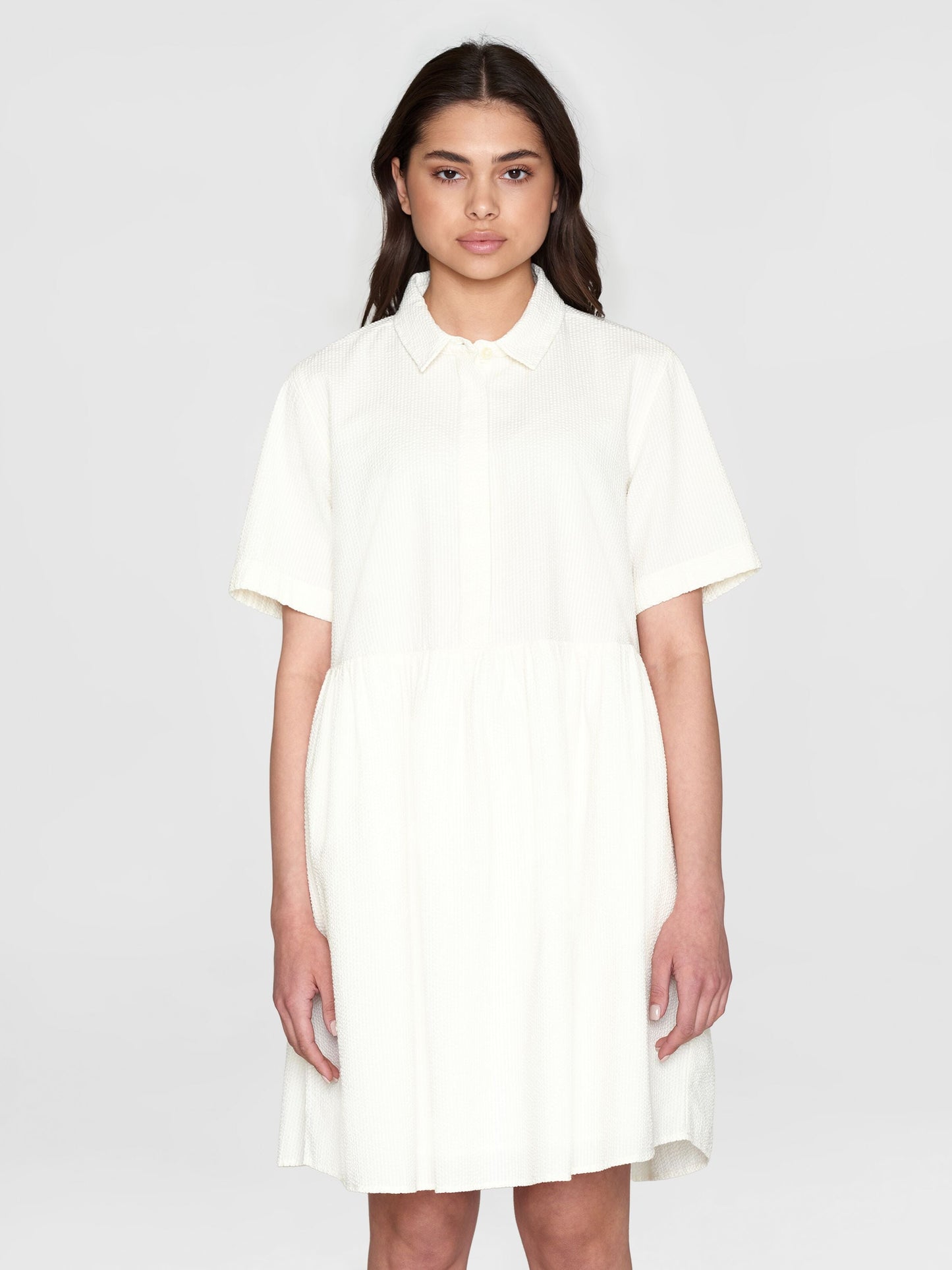 Robe chemise en seersucker en coton bio | Blanc "seersucker short shirt dress egret"