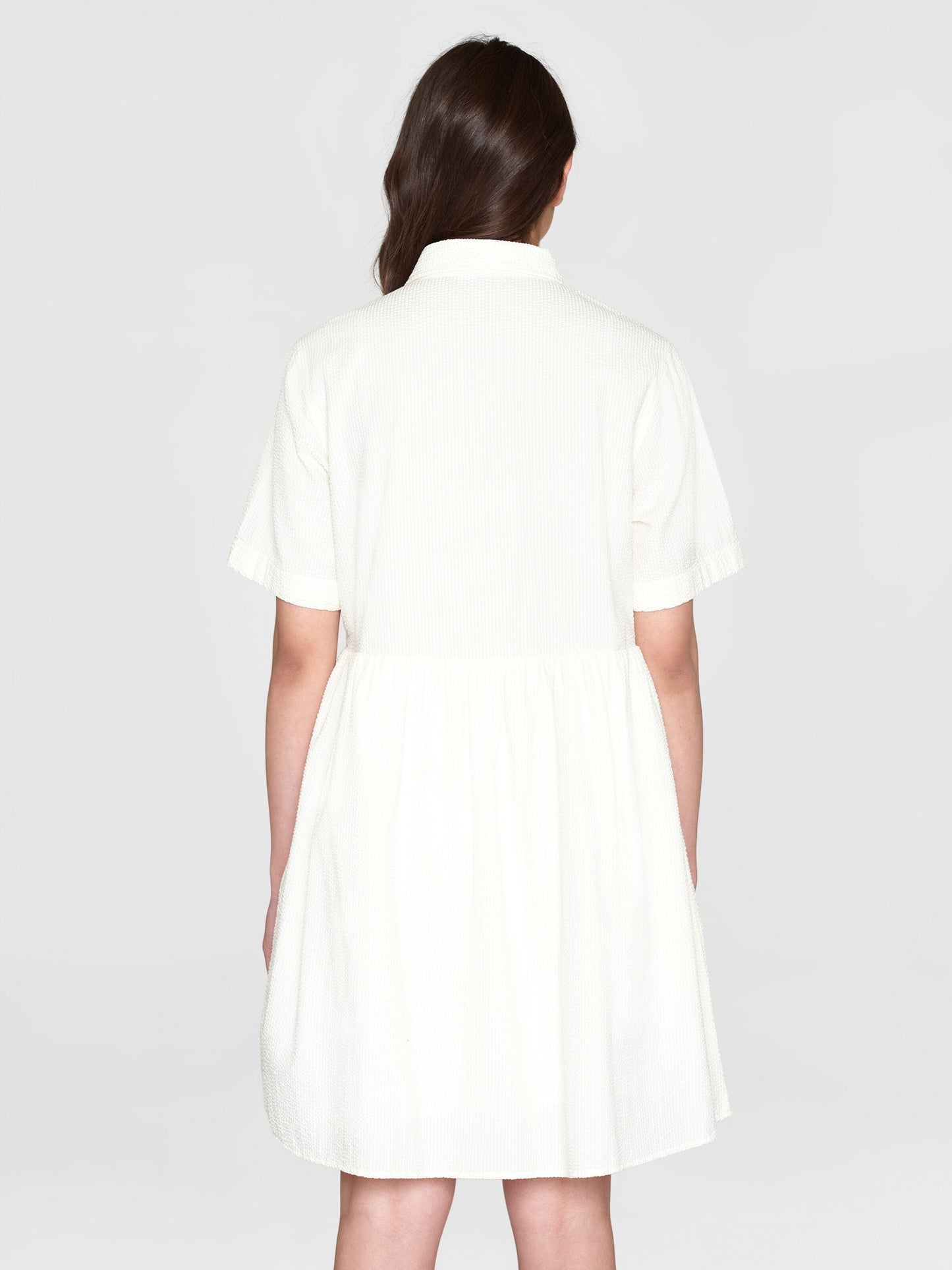Robe chemise en seersucker en coton bio | Blanc "seersucker short shirt dress egret"