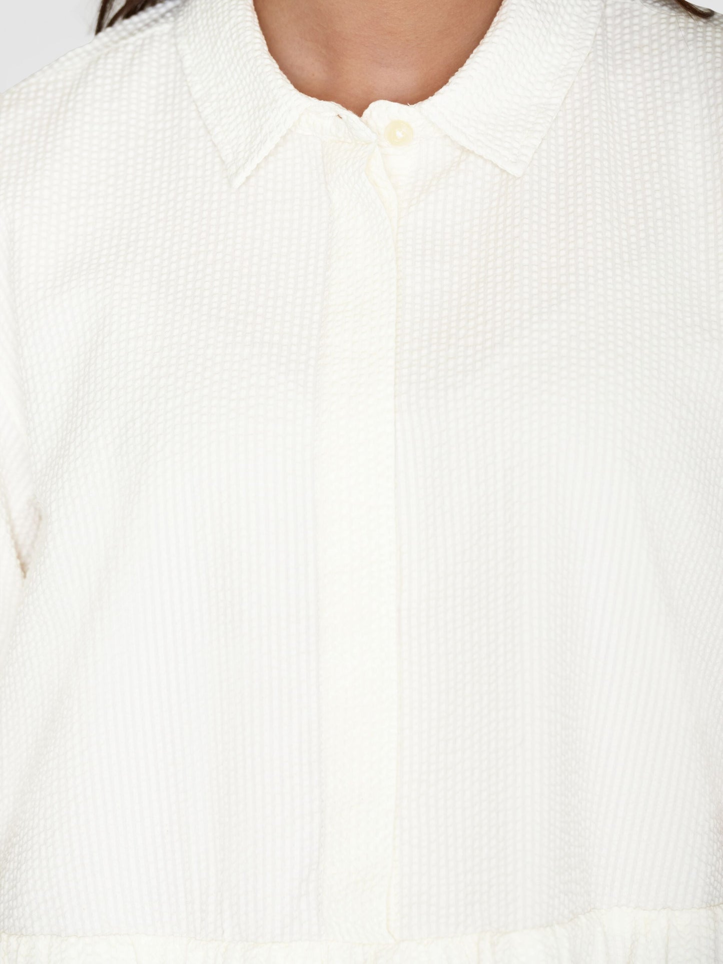 Robe chemise en seersucker en coton bio | Blanc "seersucker short shirt dress egret"