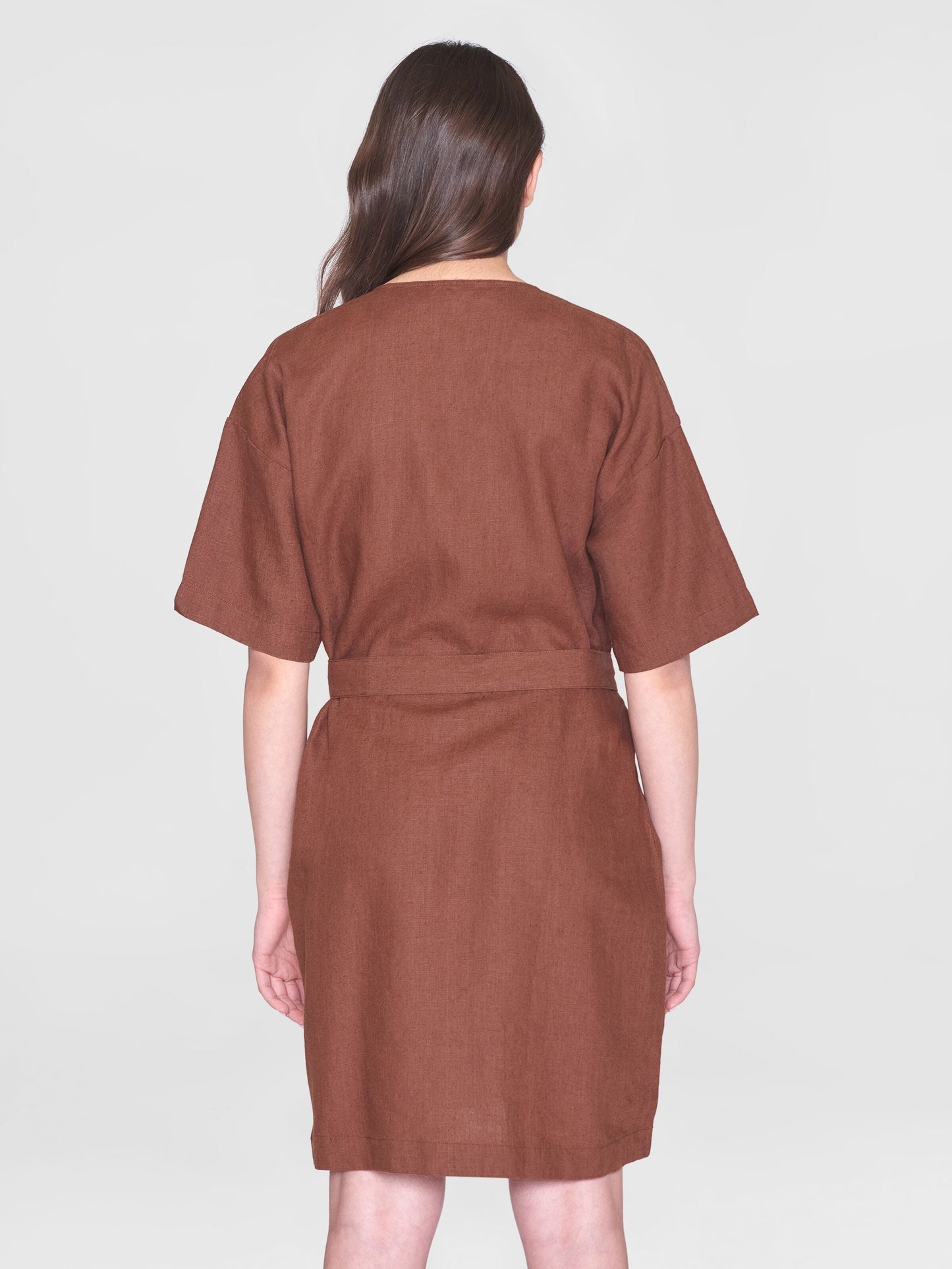 Robe portefeuille en lin bio | Marron "linen short sleeved wrap dress tiramisu"