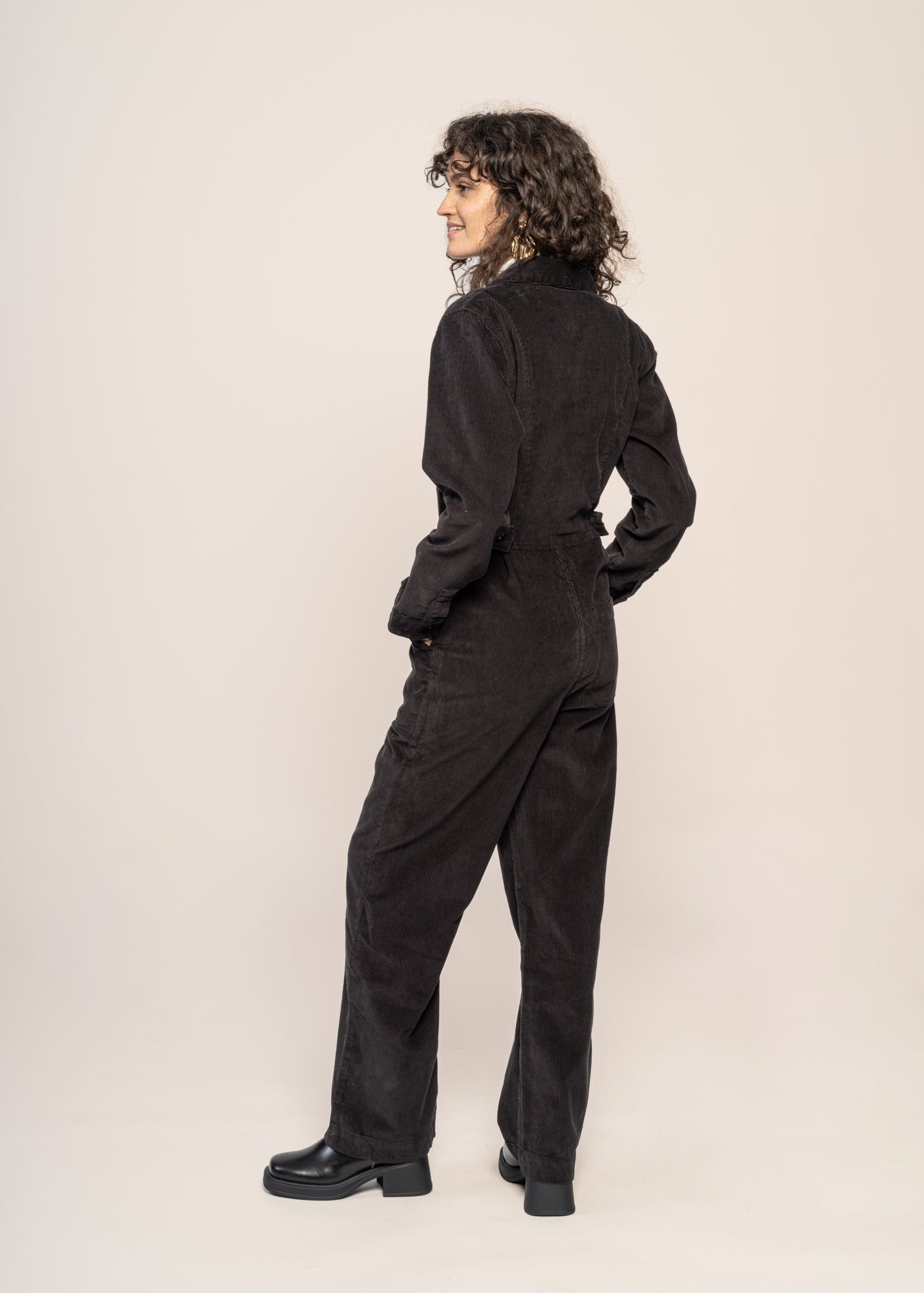 Combinaison velours en coton bio | noir "overall docksta corduroy black"