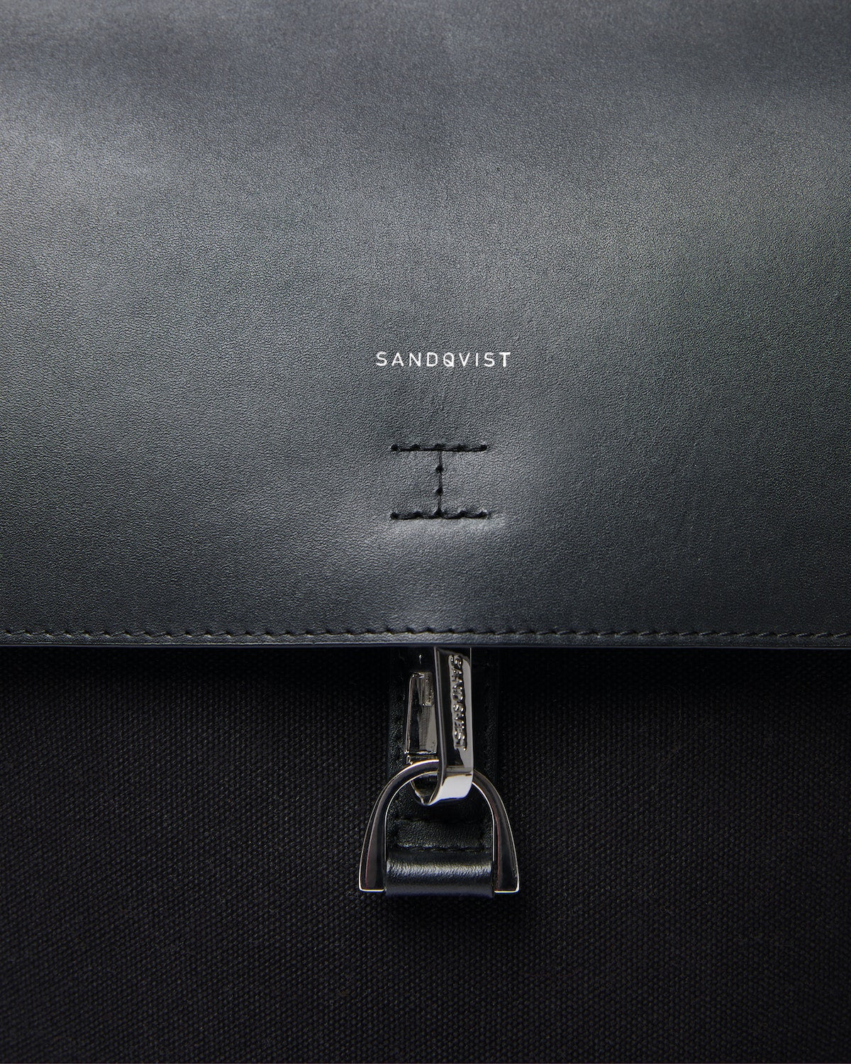 Sac à dos en cuir et coton bio | noir "alva metal hook black with black leather"
